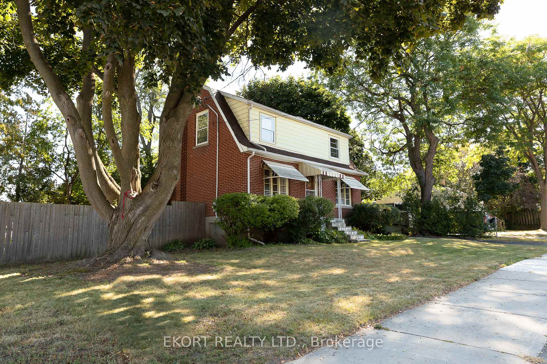 Photo 2 of 71 Golfdale Road, Belleville, Belleville Ward — HOMEH