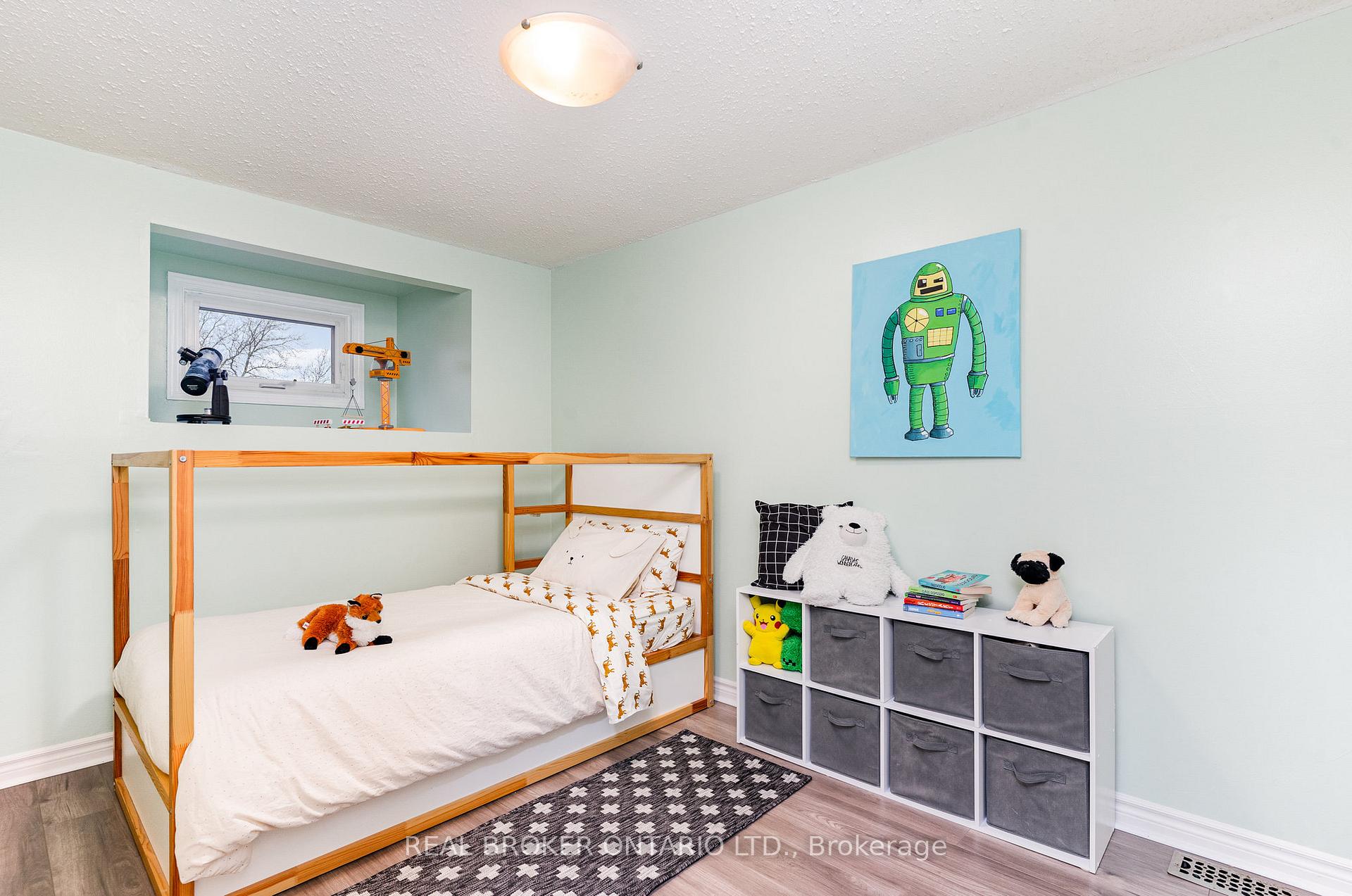 Photo 15 of 542 Drummerhill Crescent, Waterloo — HOMEH