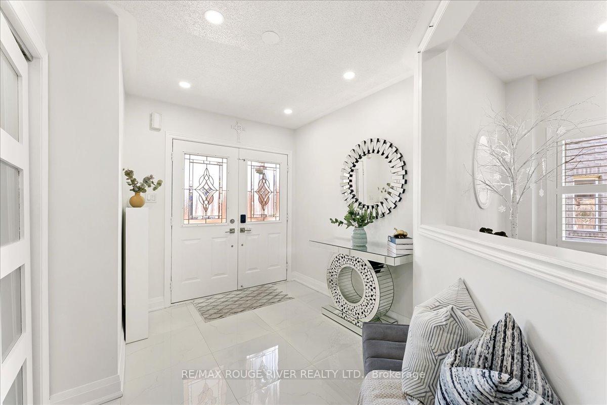 Photo 6 of 33 Gloria Crescent, Whitby, Williamsburg — HOMEH