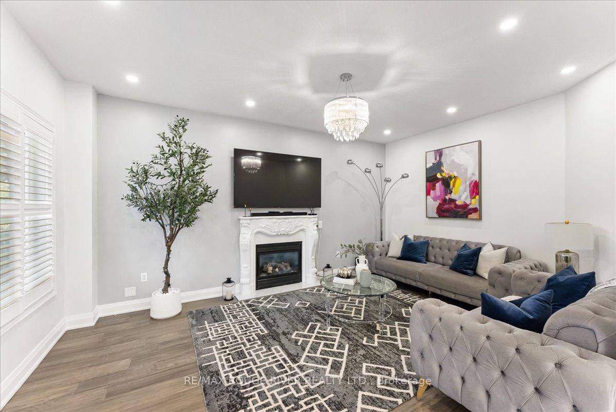 Photo 10 of 33 Gloria Crescent, Whitby, Williamsburg — HOMEH