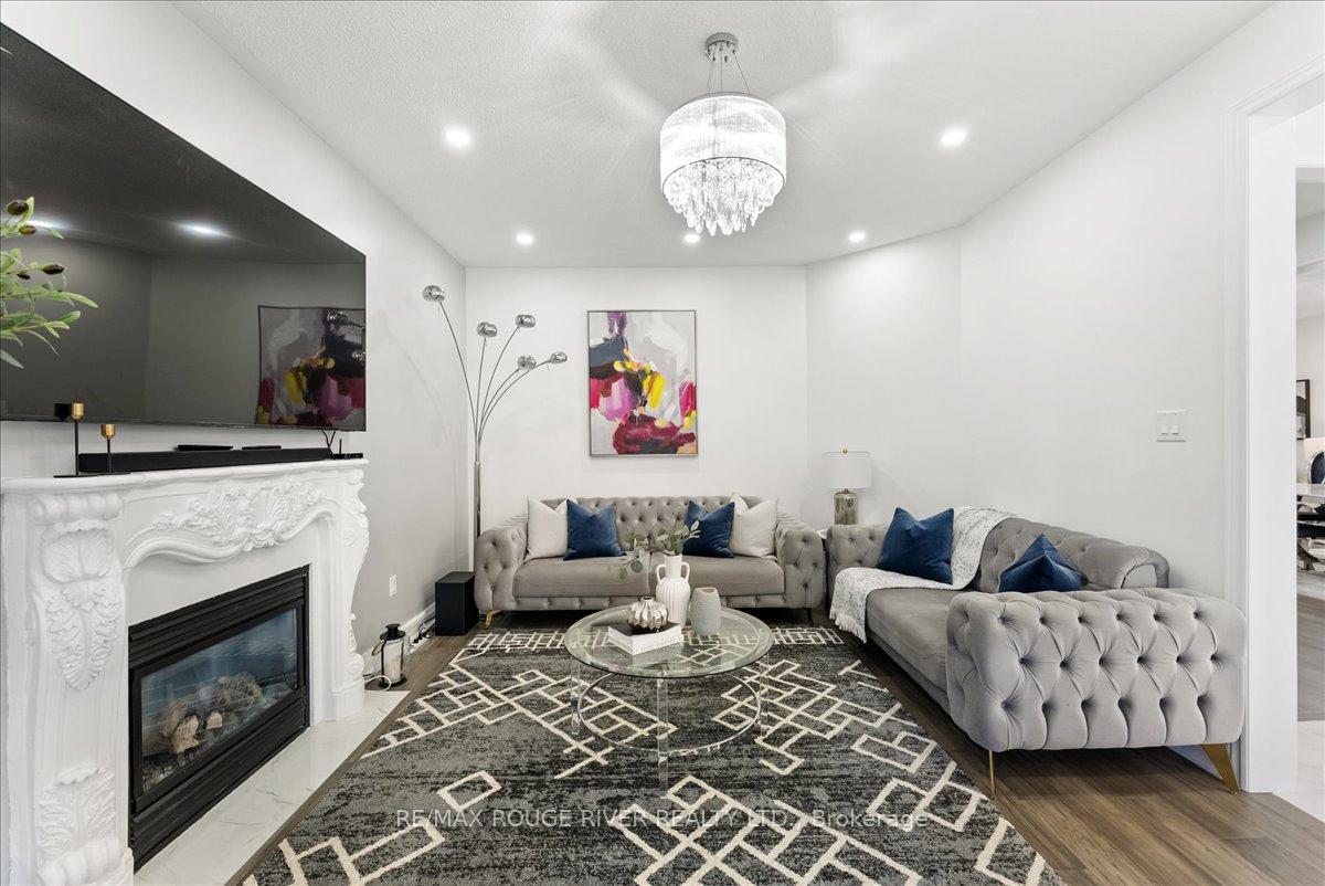 Photo 11 of 33 Gloria Crescent, Whitby, Williamsburg — HOMEH