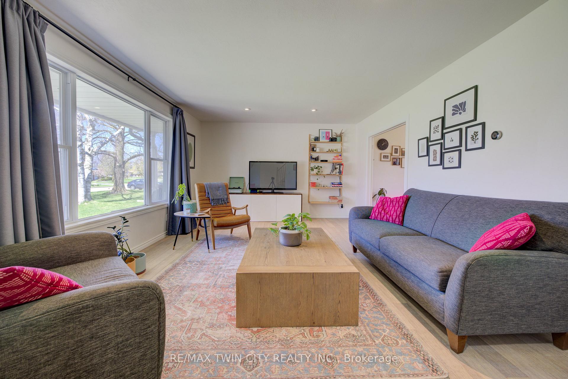 Photo 4 of 282 Braemore Avenue, Waterloo — HOMEH