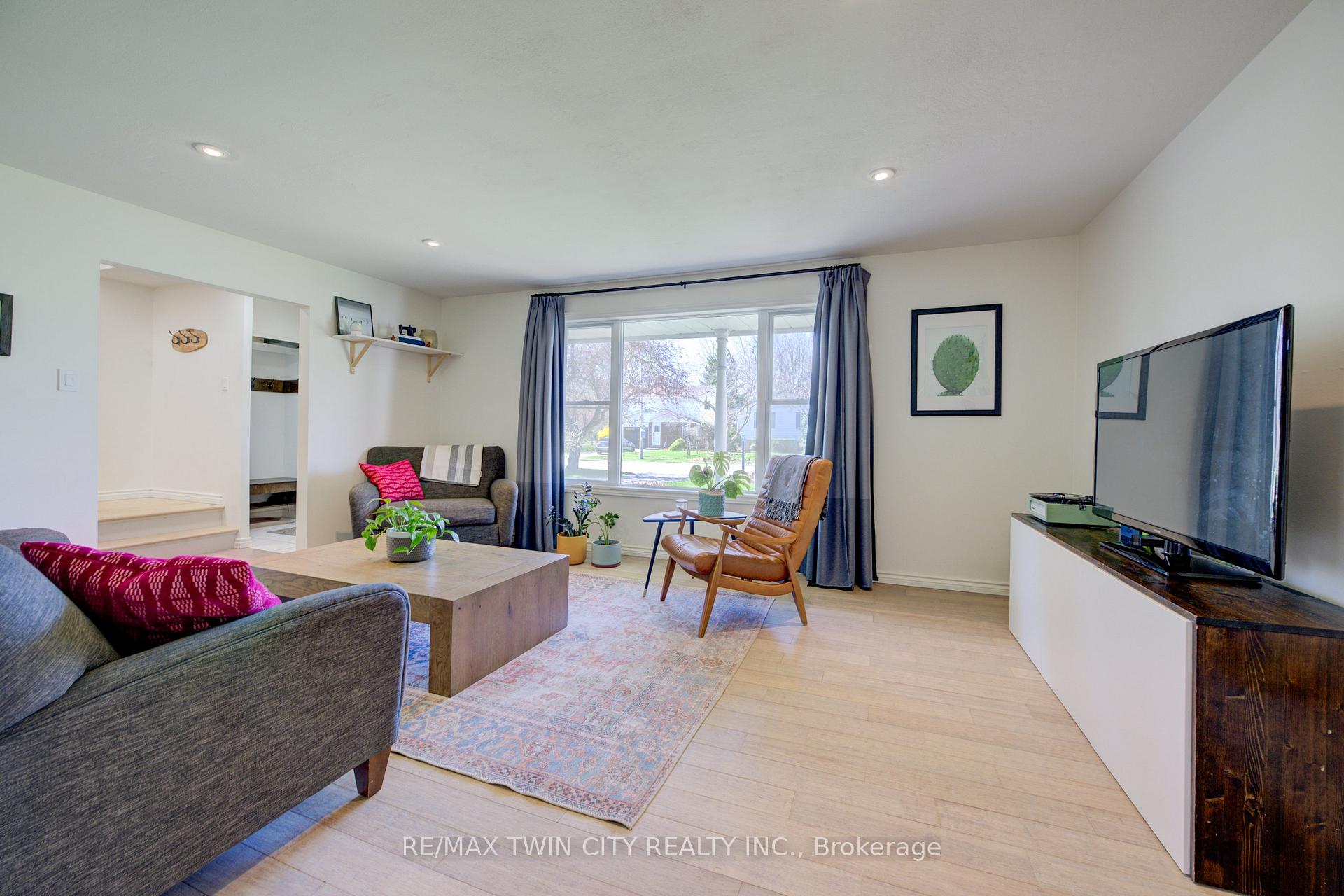 Photo 6 of 282 Braemore Avenue, Waterloo — HOMEH