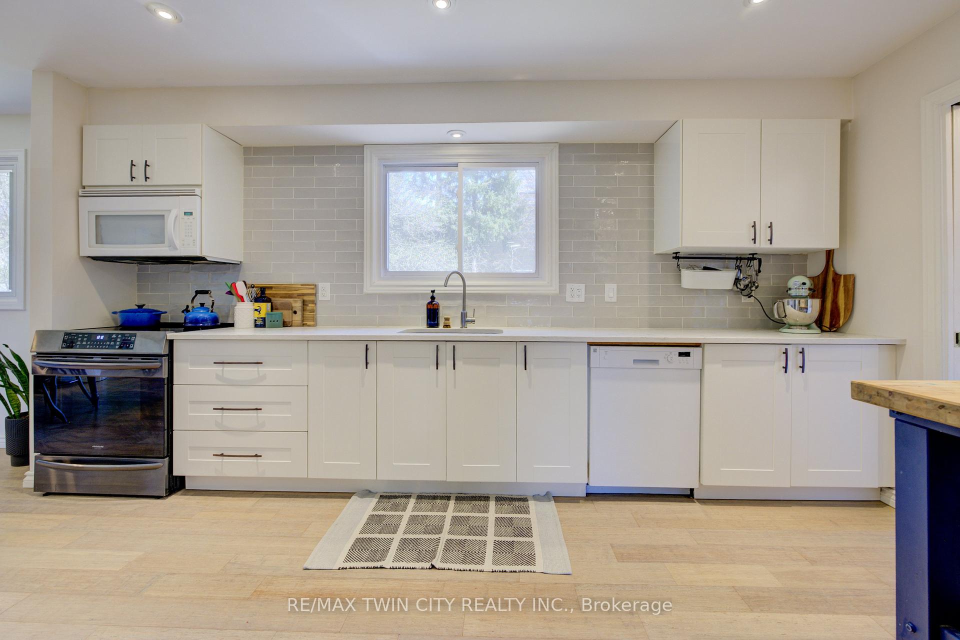Photo 12 of 282 Braemore Avenue, Waterloo — HOMEH