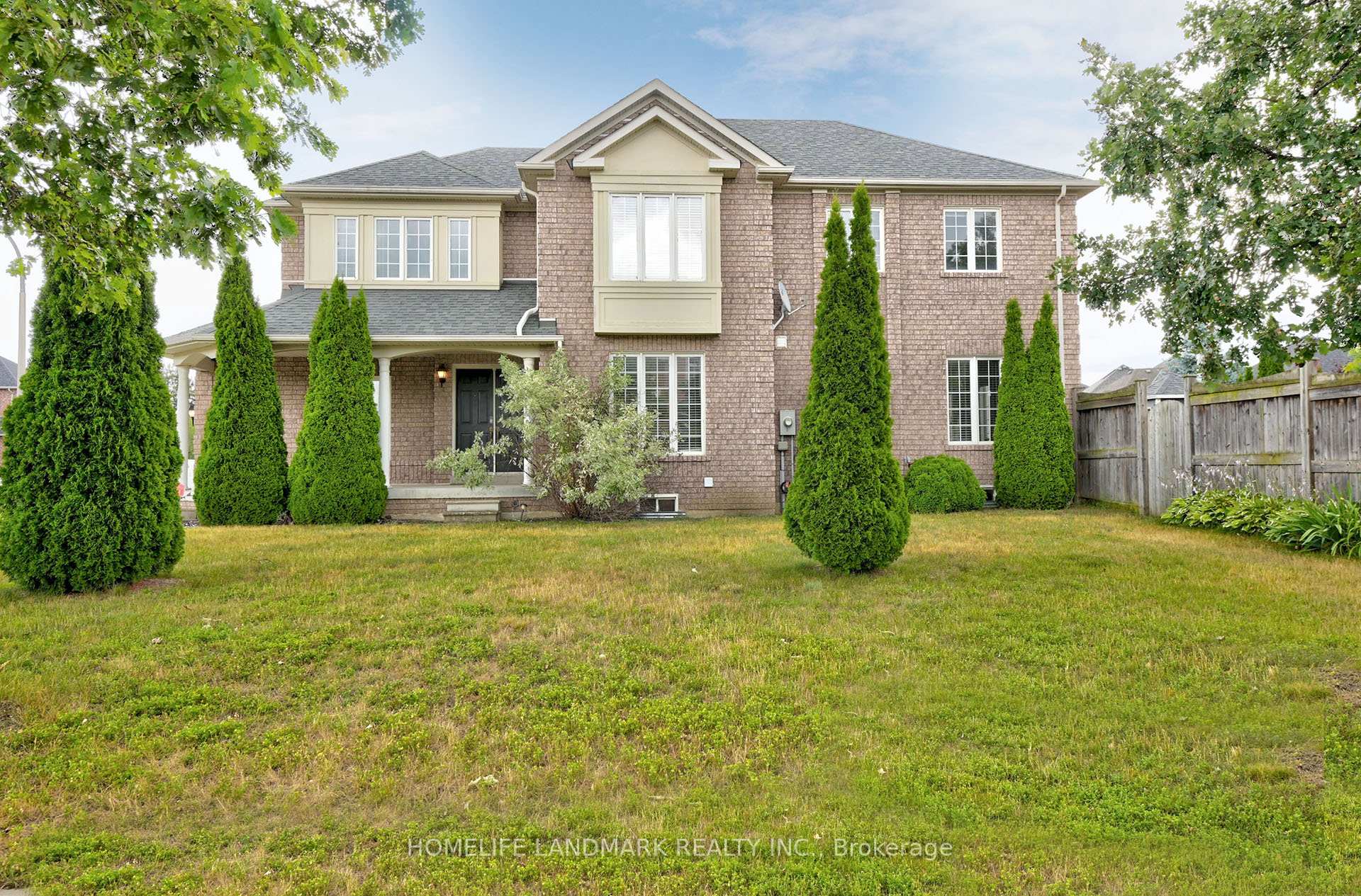 Photo 2 of 33 Bugelli Drive S, Whitby, Taunton North — HOMEH