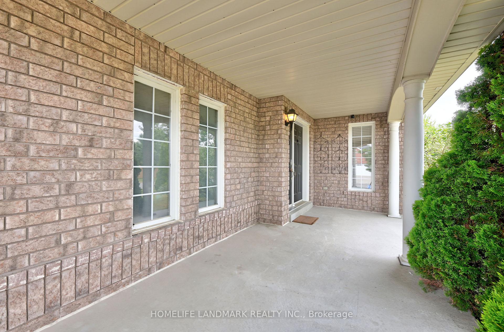 Photo 3 of 33 Bugelli Drive S, Whitby, Taunton North — HOMEH