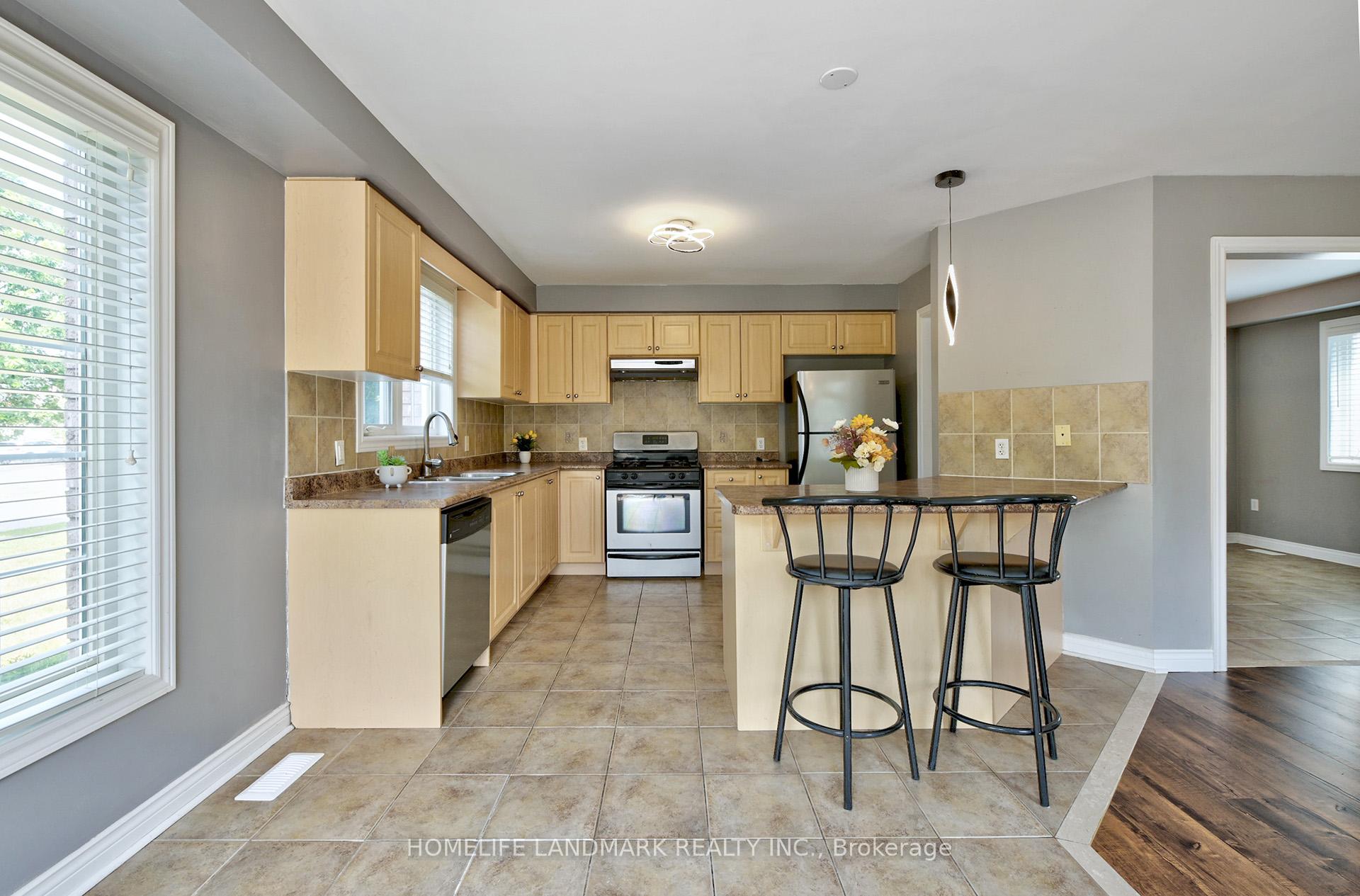 Photo 8 of 33 Bugelli Drive S, Whitby, Taunton North — HOMEH