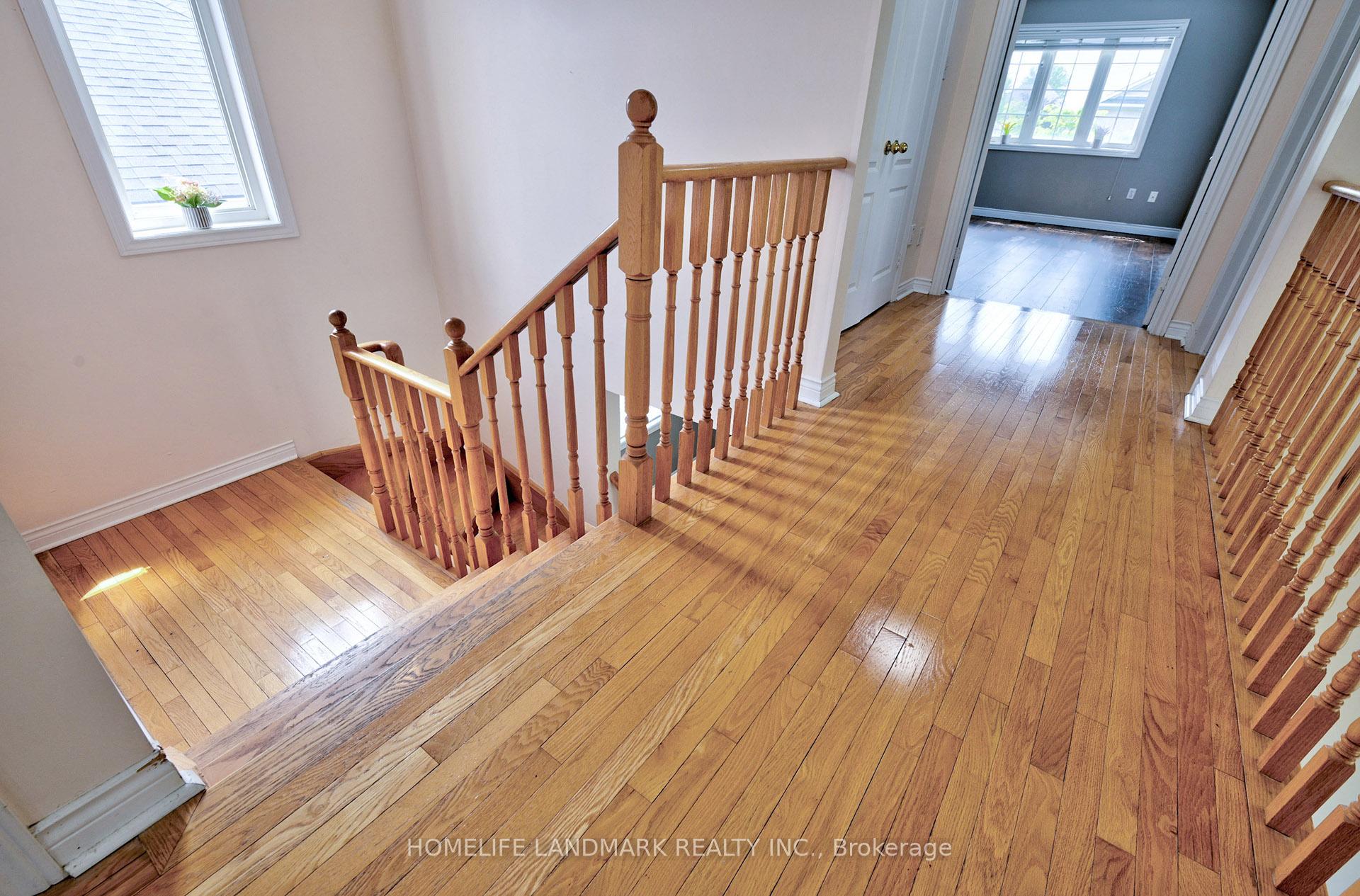 Photo 10 of 33 Bugelli Drive S, Whitby, Taunton North — HOMEH