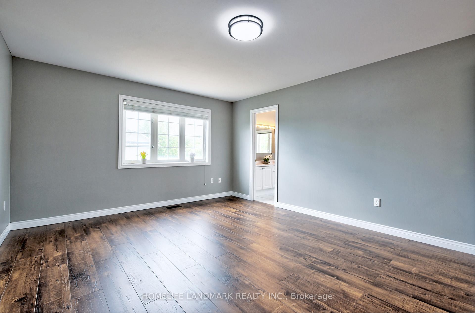 Photo 11 of 33 Bugelli Drive S, Whitby, Taunton North — HOMEH