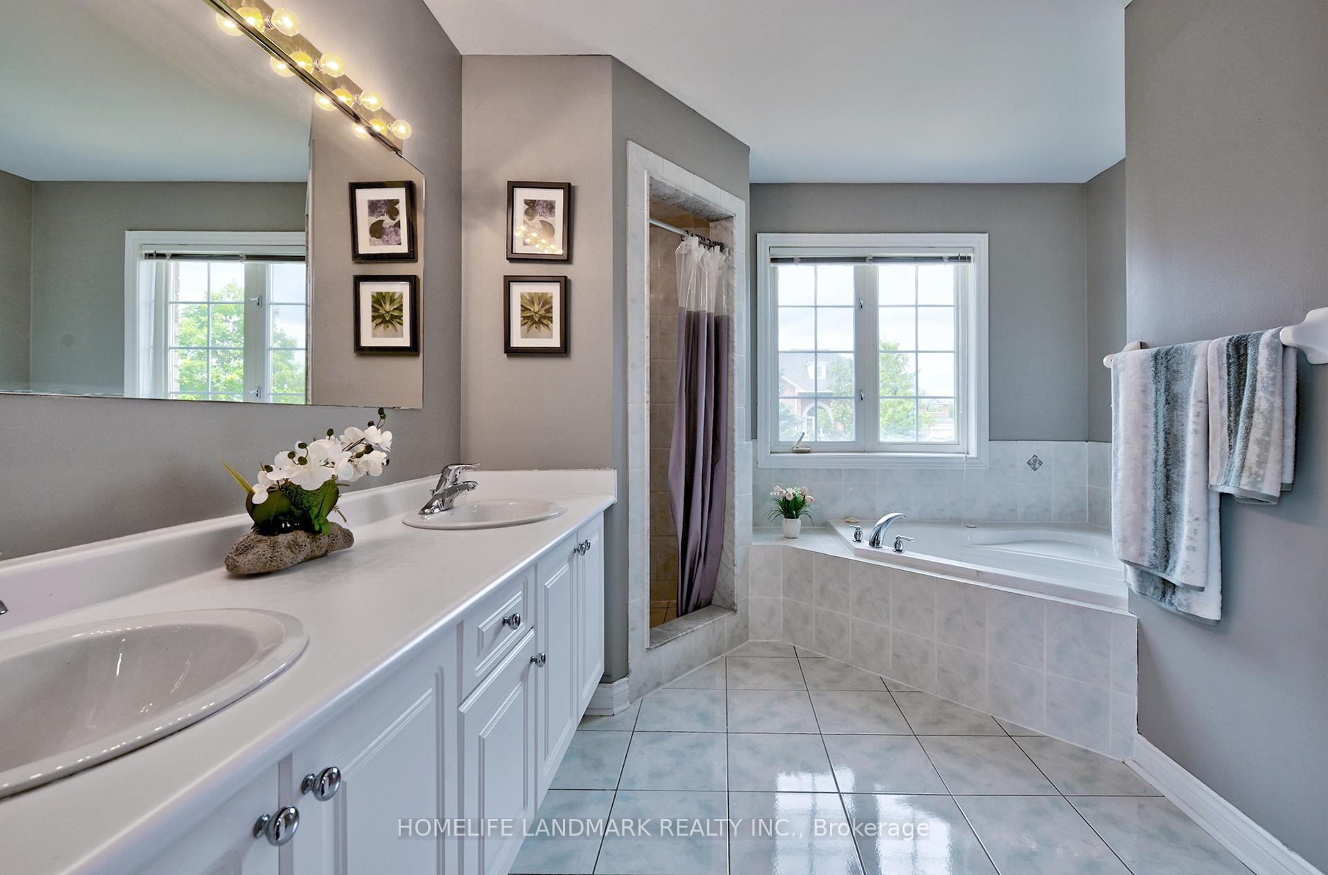 Photo 12 of 33 Bugelli Drive S, Whitby, Taunton North — HOMEH