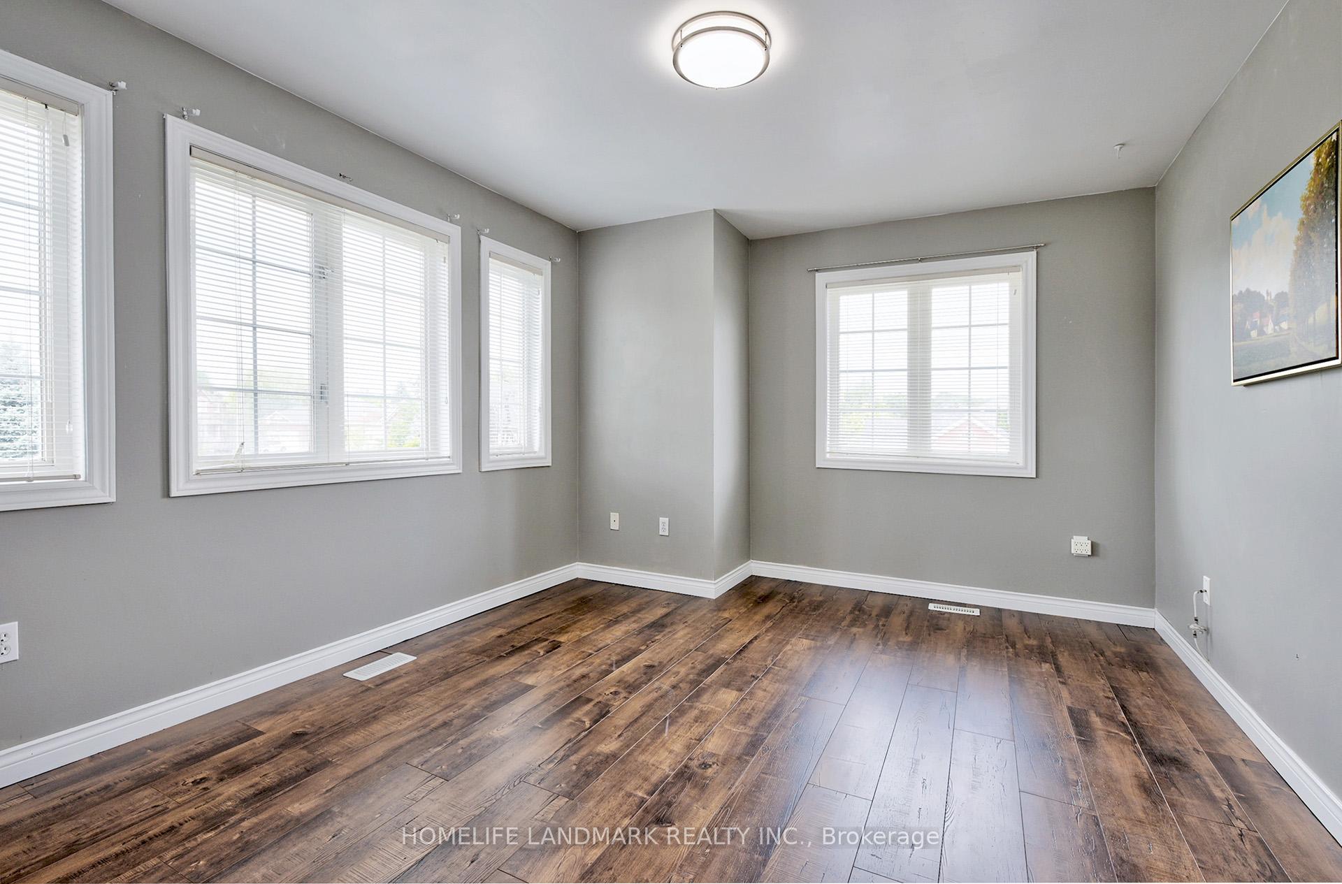 Photo 13 of 33 Bugelli Drive S, Whitby, Taunton North — HOMEH