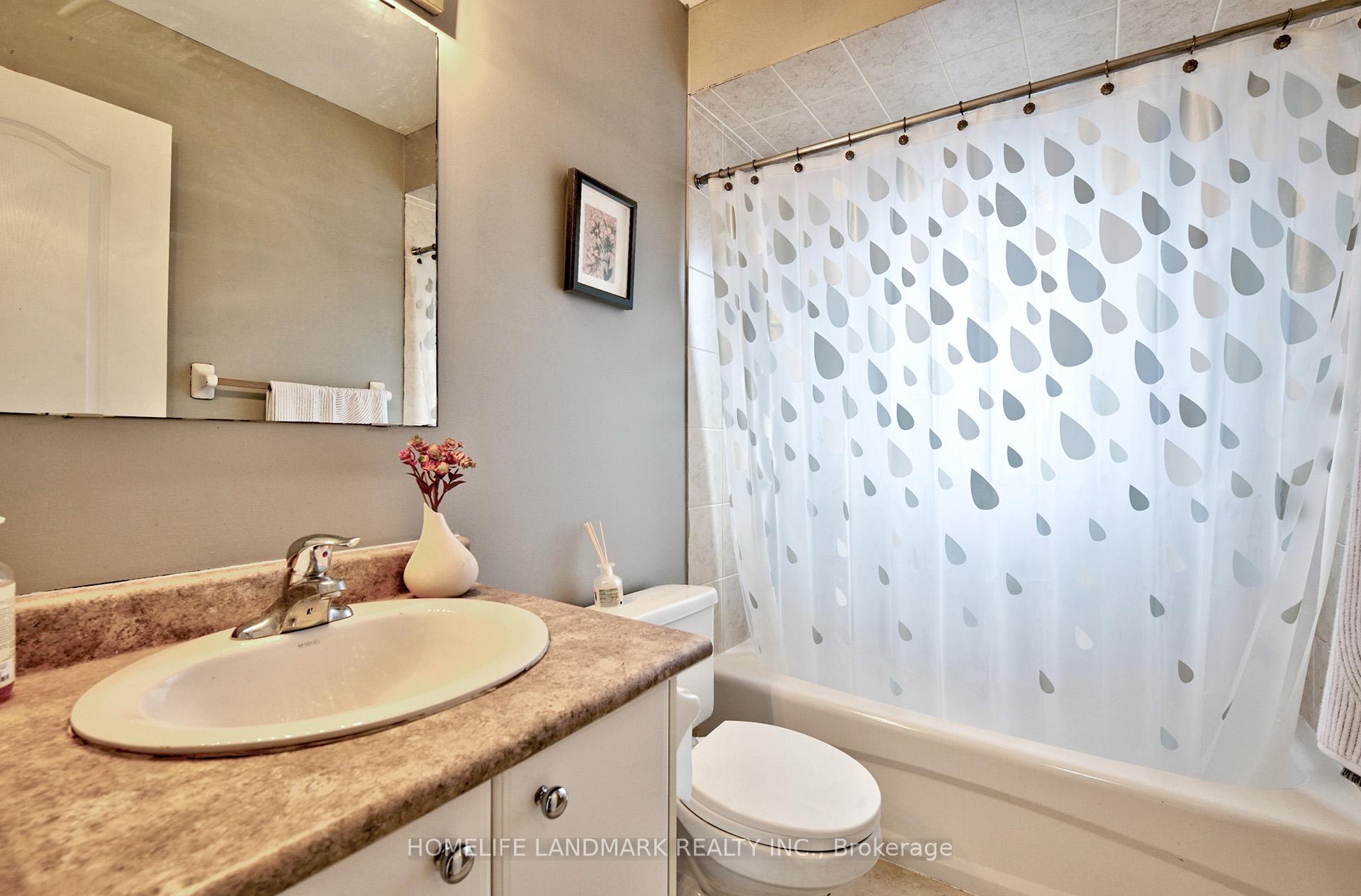 Photo 16 of 33 Bugelli Drive S, Whitby, Taunton North — HOMEH