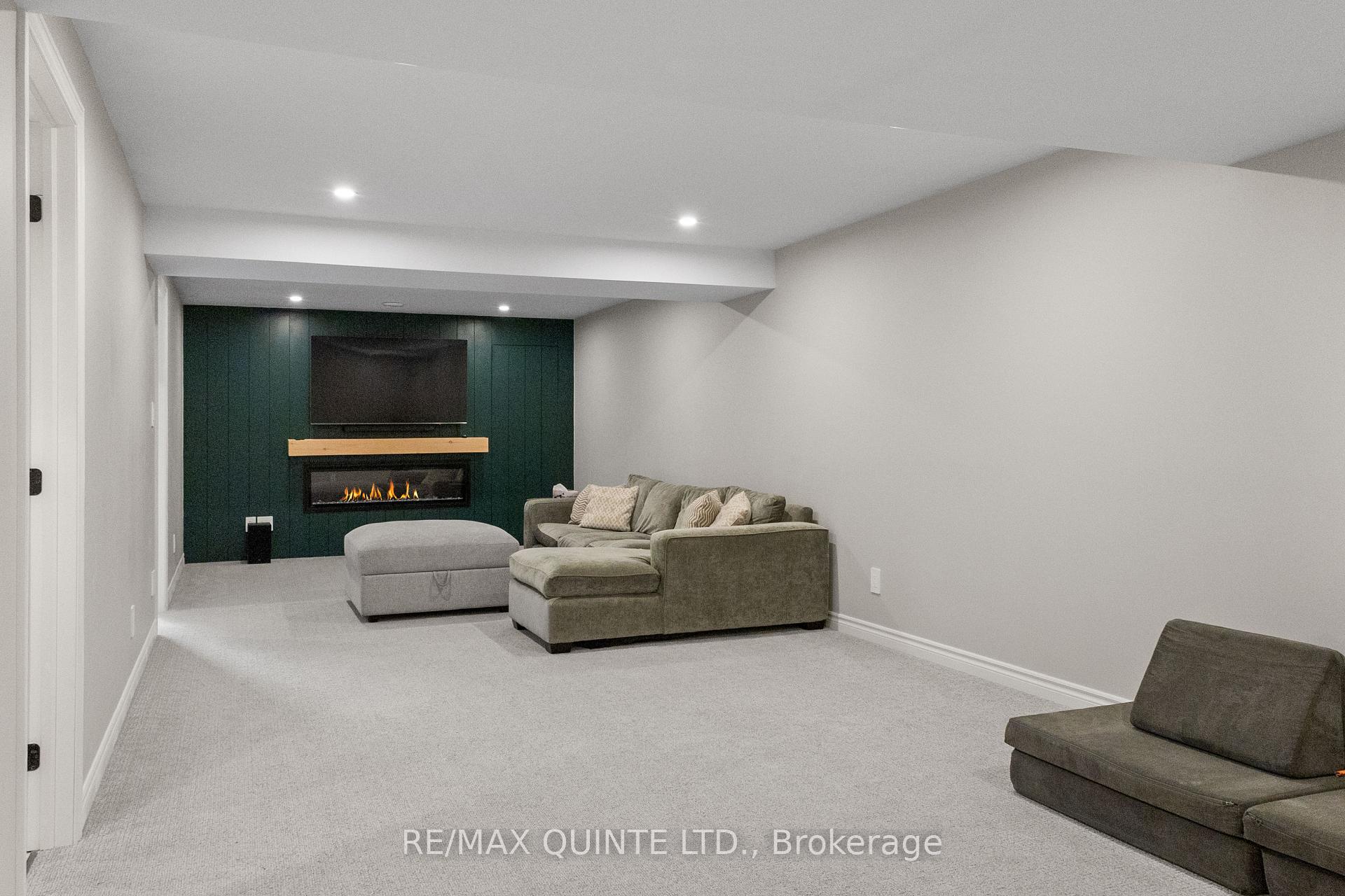 Photo 33 of 54 Athabaska Drive, Belleville, Thurlow Ward — HOMEH