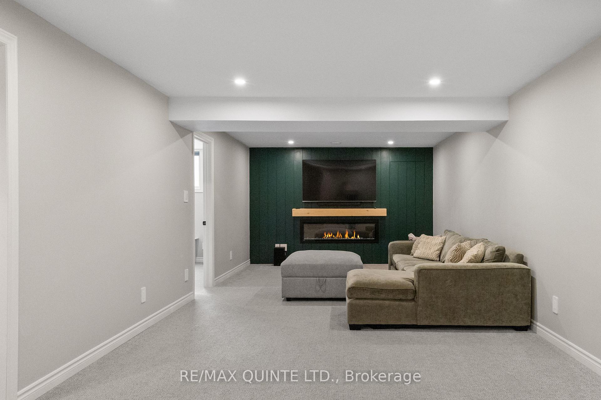 Photo 32 of 54 Athabaska Drive, Belleville, Thurlow Ward — HOMEH