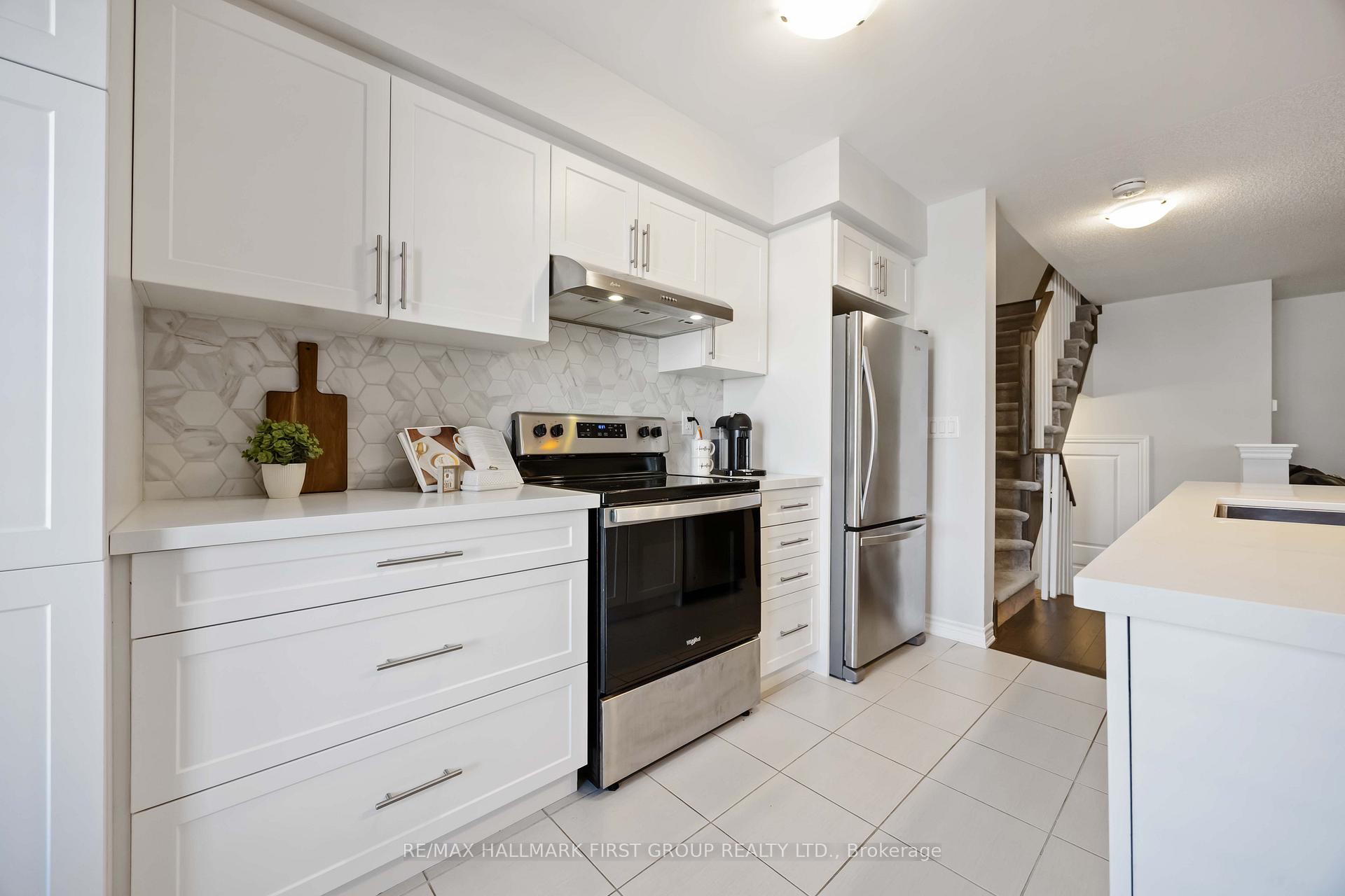 Photo 14 of 81 Sutcliffe Drive, Whitby, Rolling Acres — HOMEH