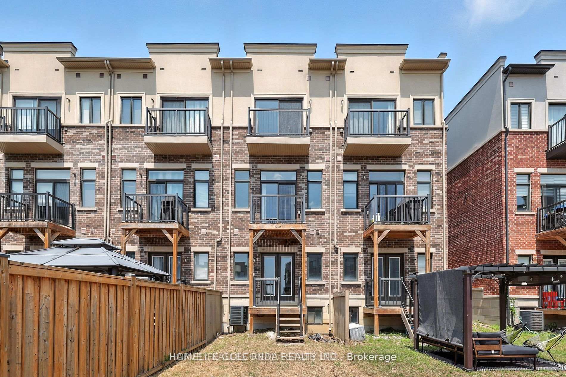 Photo 2 of 37 Arianna Crescent, Vaughan, Patterson — HOMEH