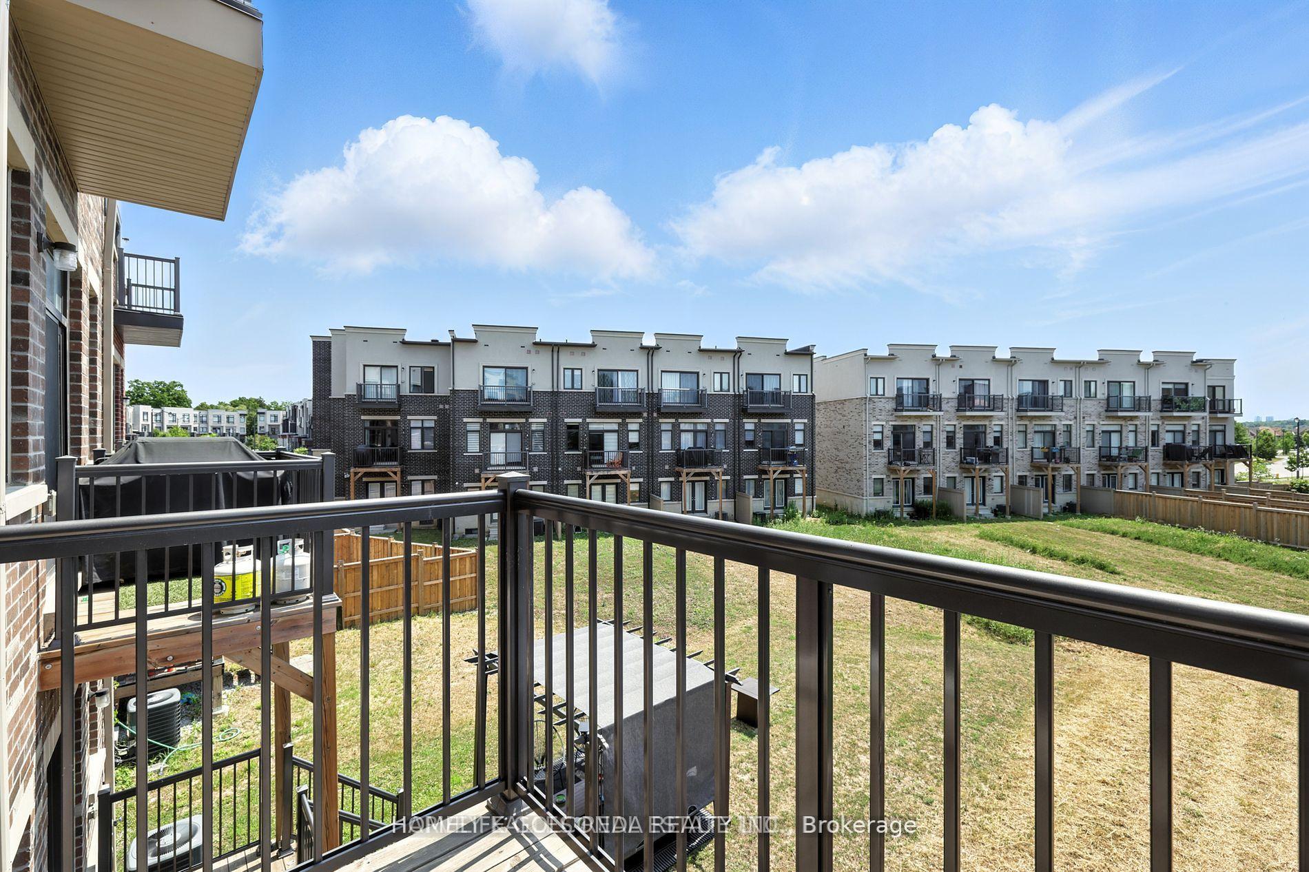 Photo 3 of 37 Arianna Crescent, Vaughan, Patterson — HOMEH