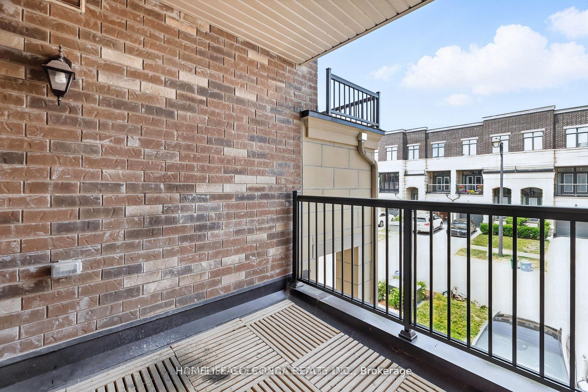 Photo 4 of 37 Arianna Crescent, Vaughan, Patterson — HOMEH