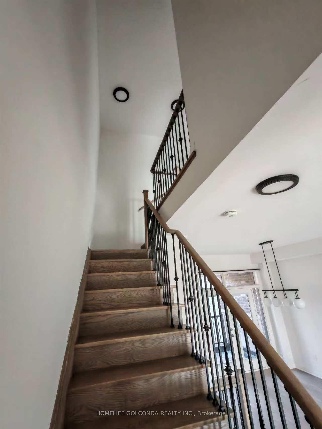 Photo 8 of 37 Arianna Crescent, Vaughan, Patterson — HOMEH