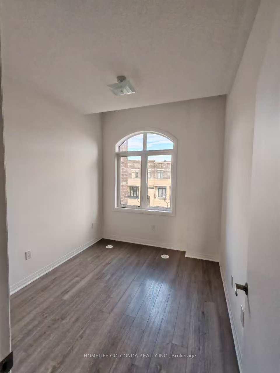 Photo 19 of 37 Arianna Crescent, Vaughan, Patterson — HOMEH