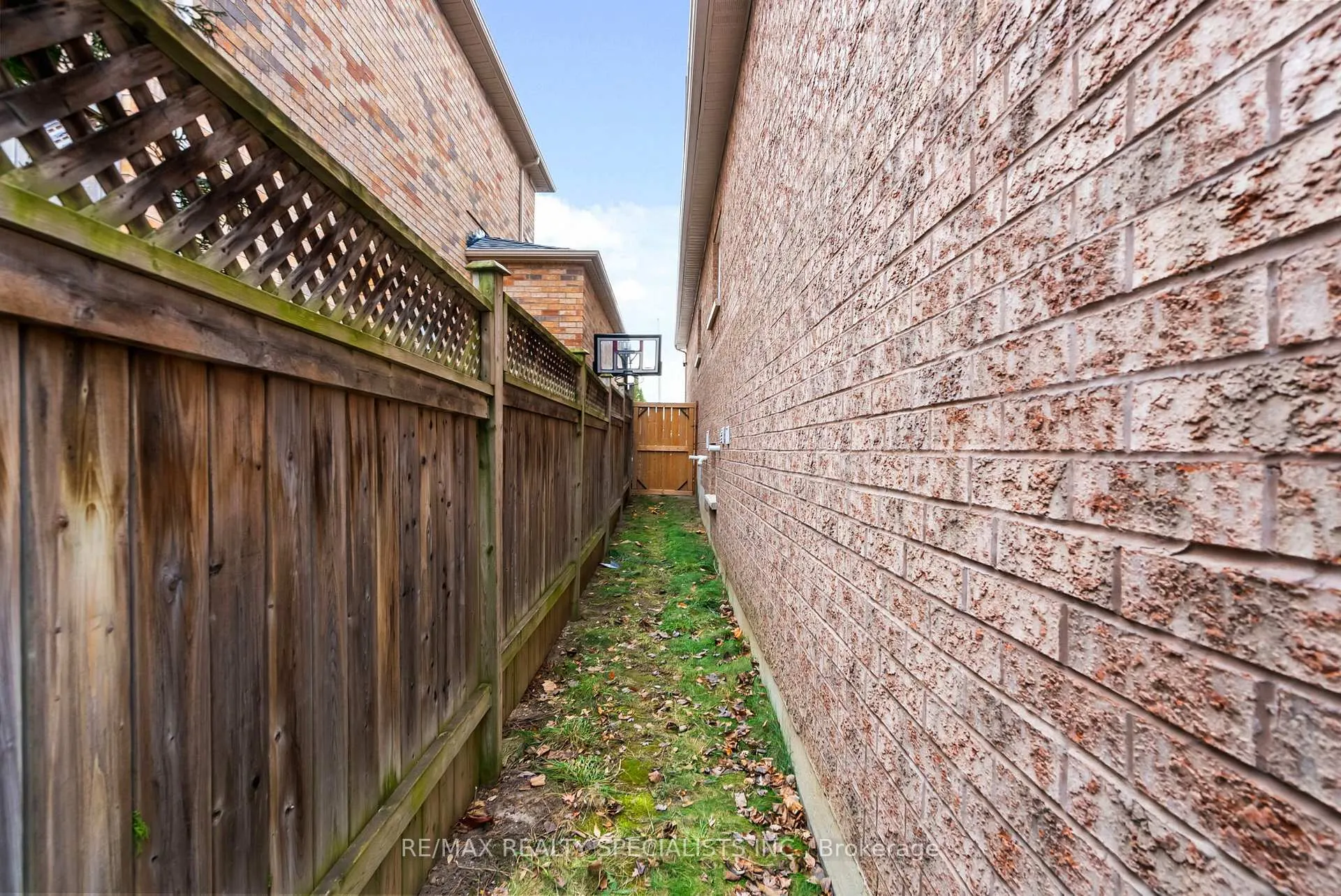 Photo 178 of 19 Dovergreen Drive, Brampton, Fletcher's Meadow — HOMEH