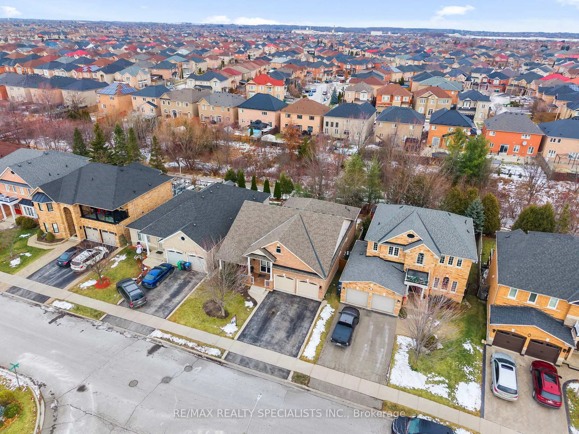 Photo 201 of 19 Dovergreen Drive, Brampton, Fletcher's Meadow — HOMEH
