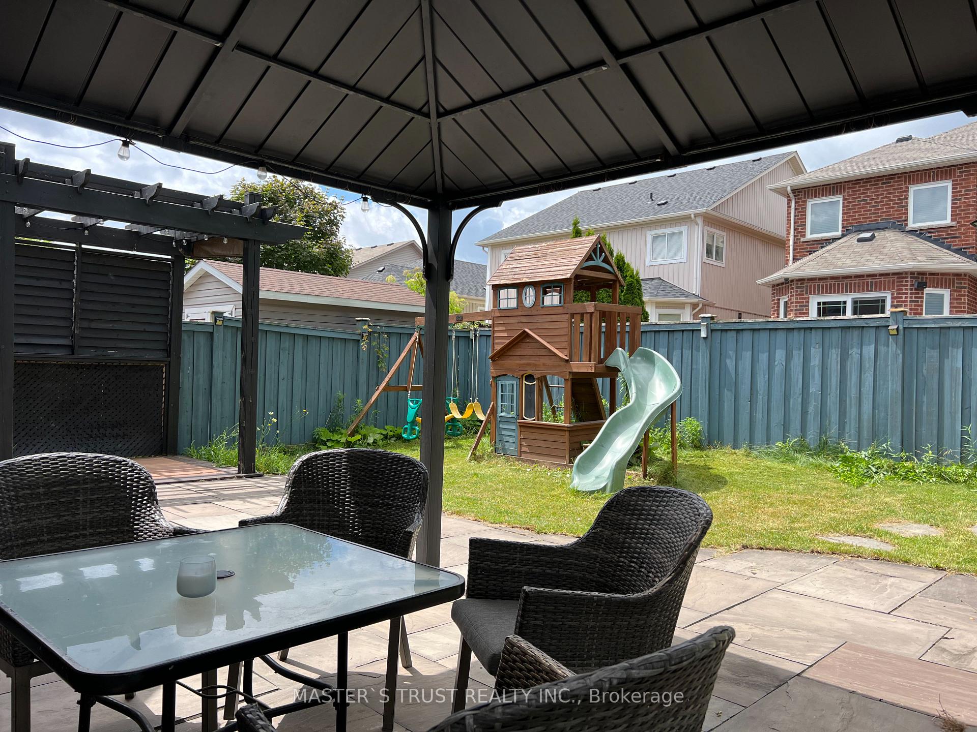 Photo 10 of 99 Rockland Crescent, Whitby, Brooklin — HOMEH