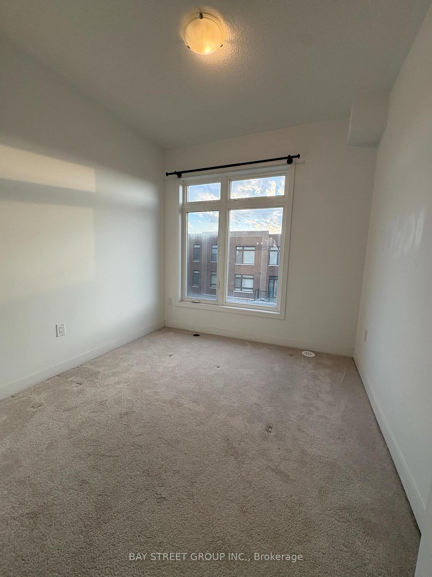Photo 7 of 9 Seymour Street, Vaughan, Vaughan Grove — HOMEH