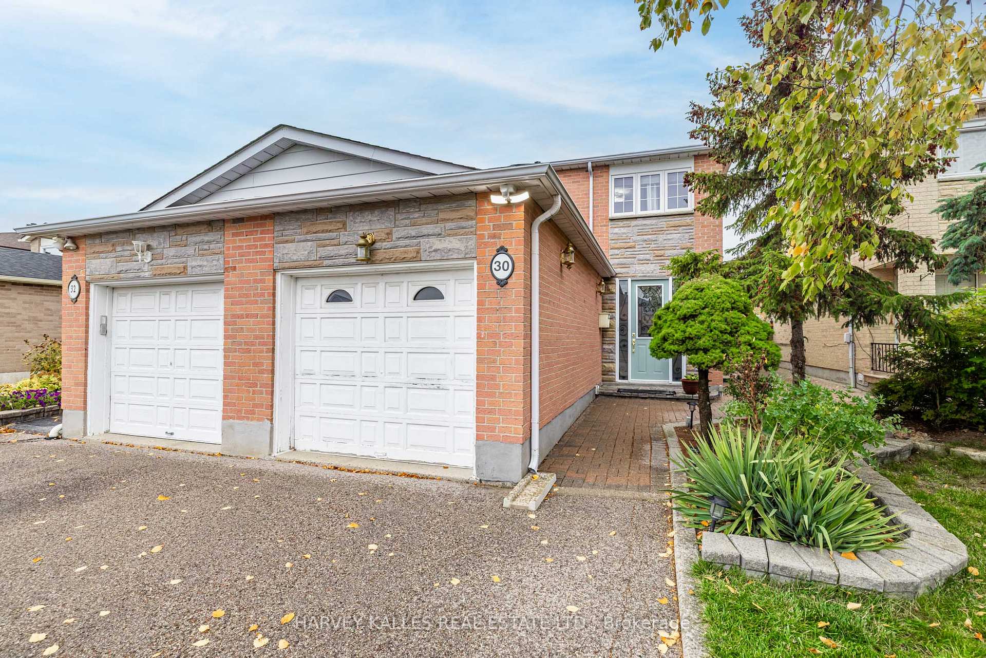 Photo 3 of 30 Brougham Drive, Vaughan, East Woodbridge — HOMEH