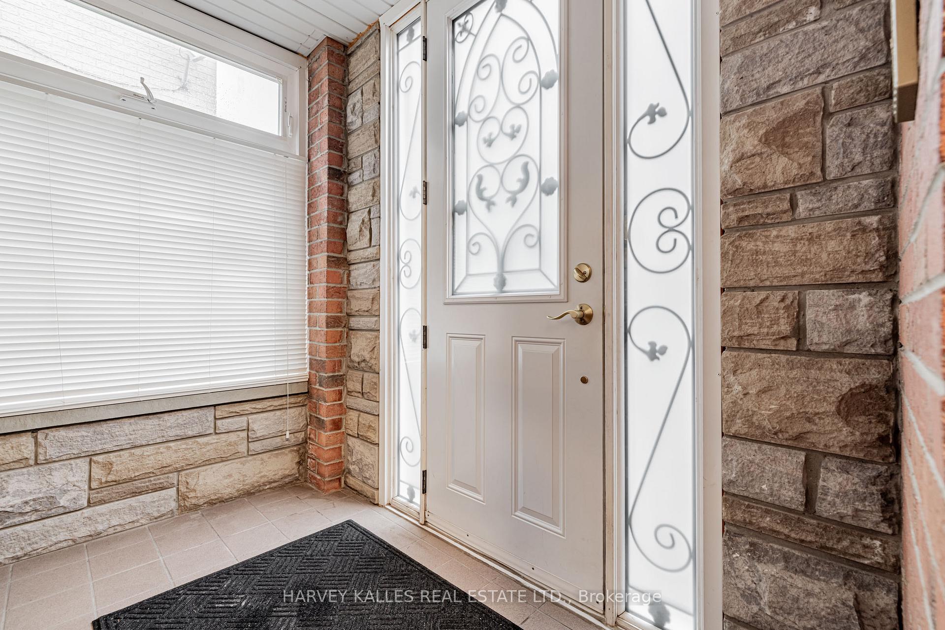 Photo 4 of 30 Brougham Drive, Vaughan, East Woodbridge — HOMEH