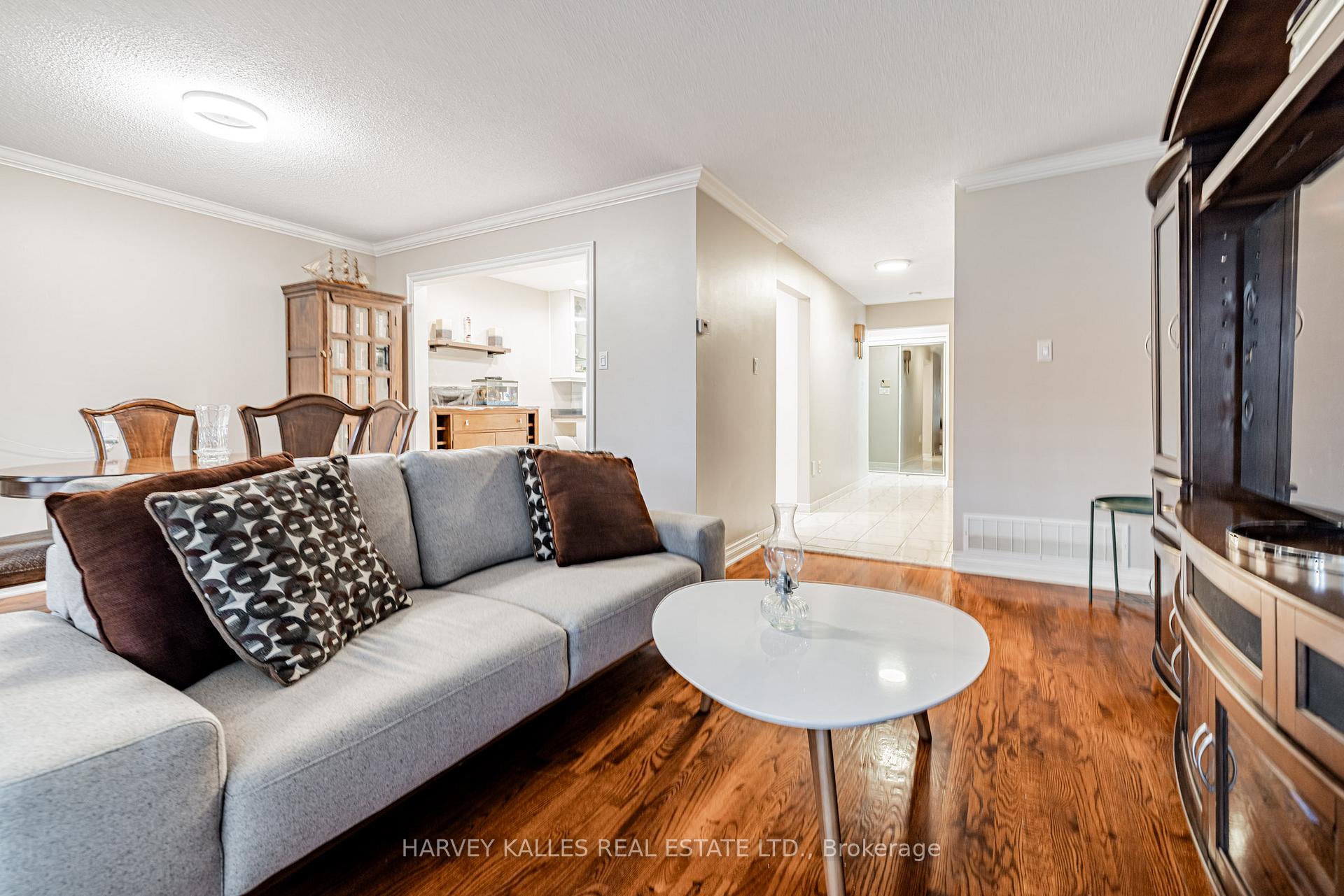 Photo 12 of 30 Brougham Drive, Vaughan, East Woodbridge — HOMEH