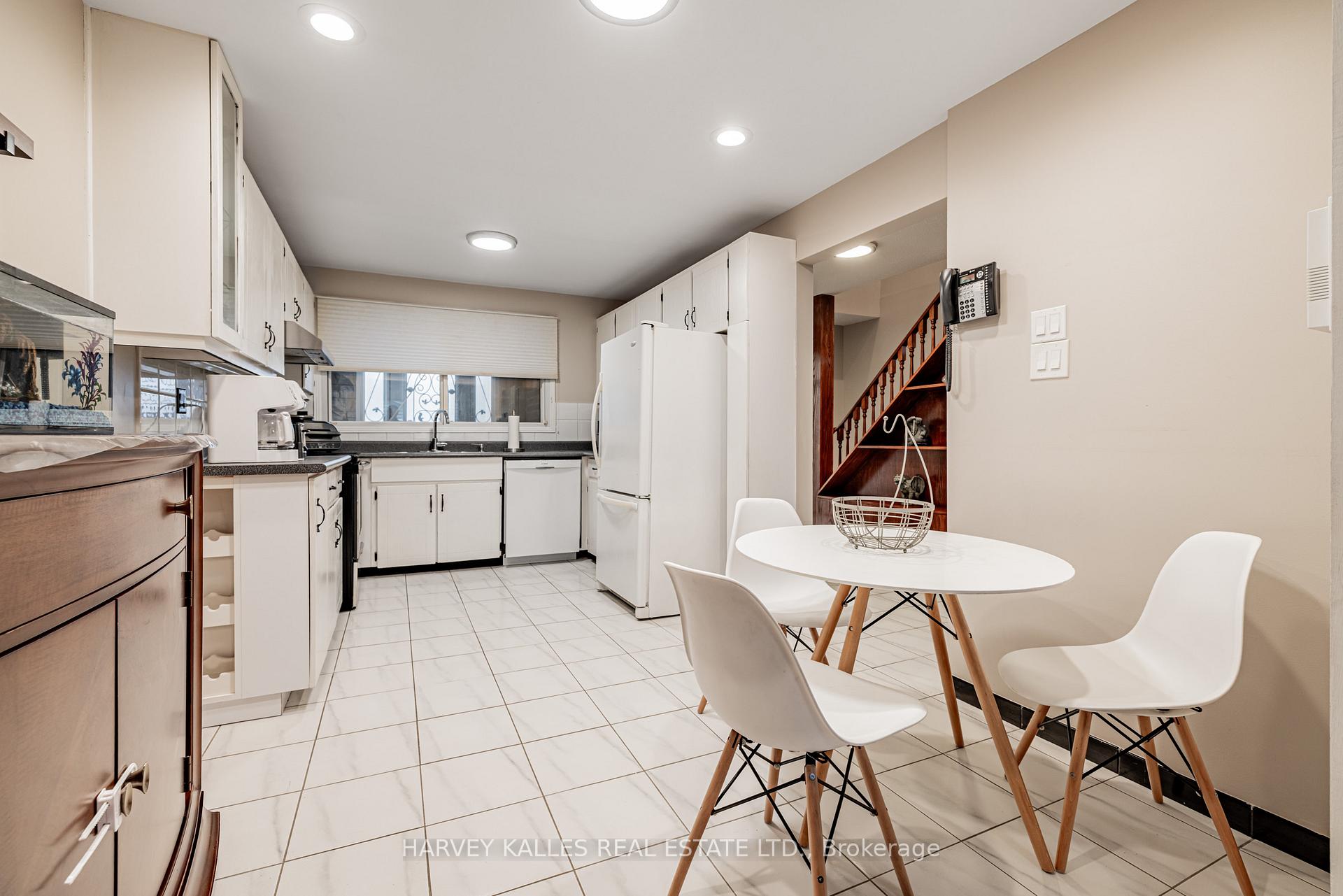 Photo 16 of 30 Brougham Drive, Vaughan, East Woodbridge — HOMEH
