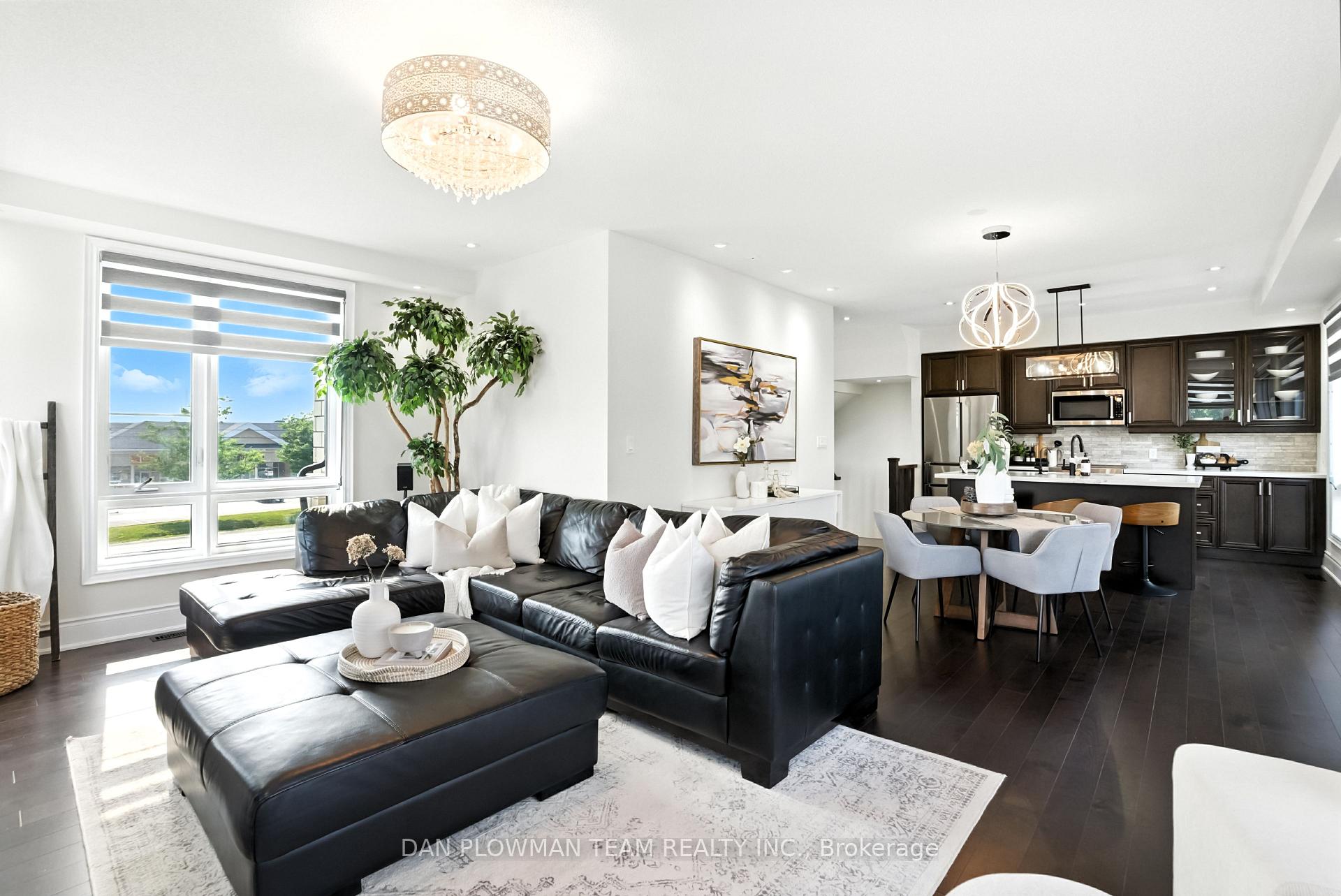 Photo 3 of 6703 Thickson Road N, Whitby, Brooklin — HOMEH
