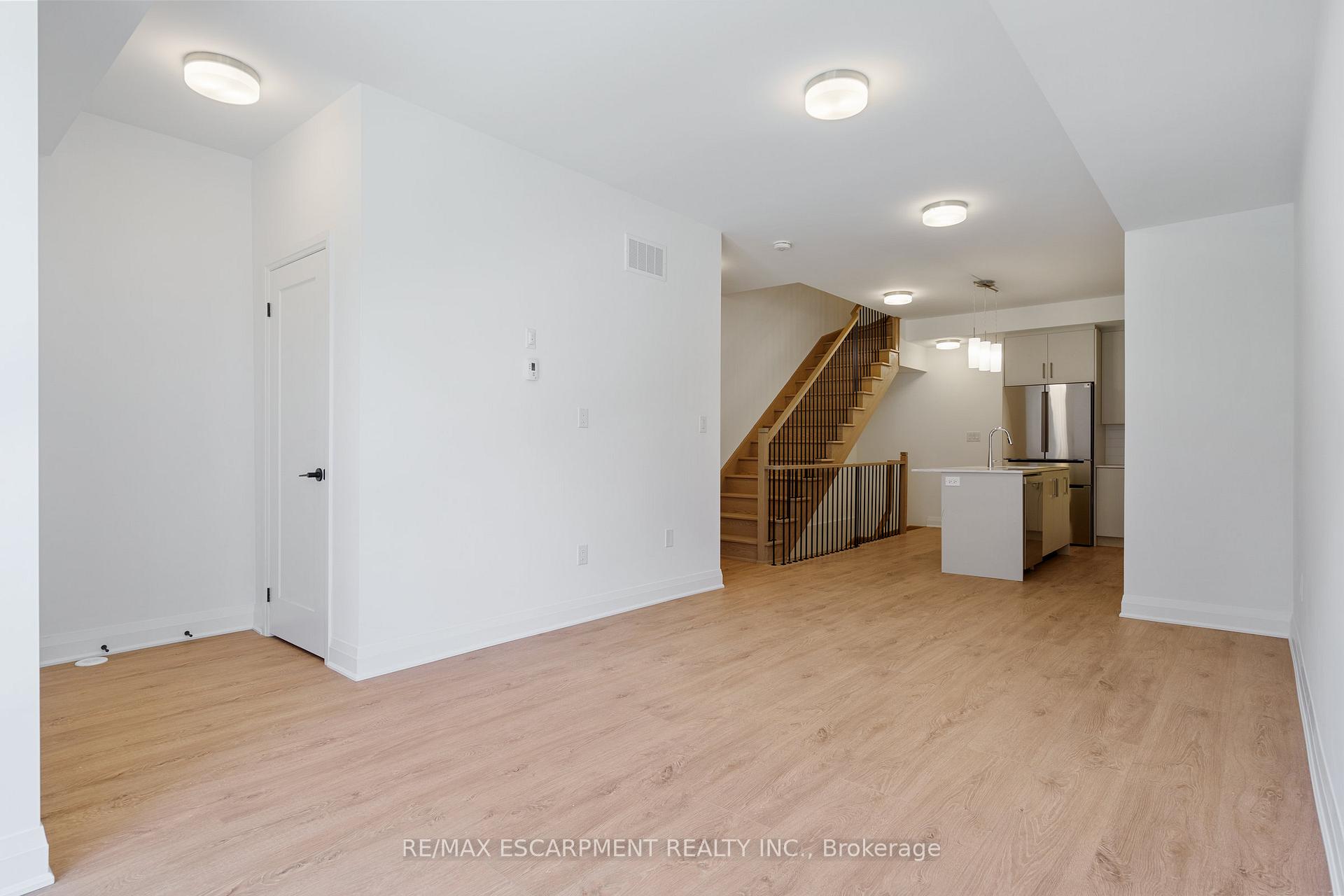 Photo 3 of 30 Burleigh Mews, Vaughan, Uplands — HOMEH