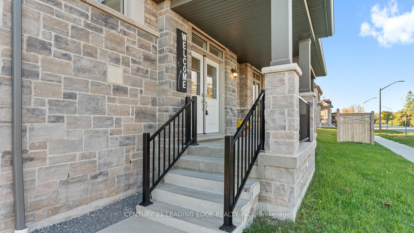 Photo 4 of 2 Conarty Crescent, Whitby, Rural Whitby — HOMEH