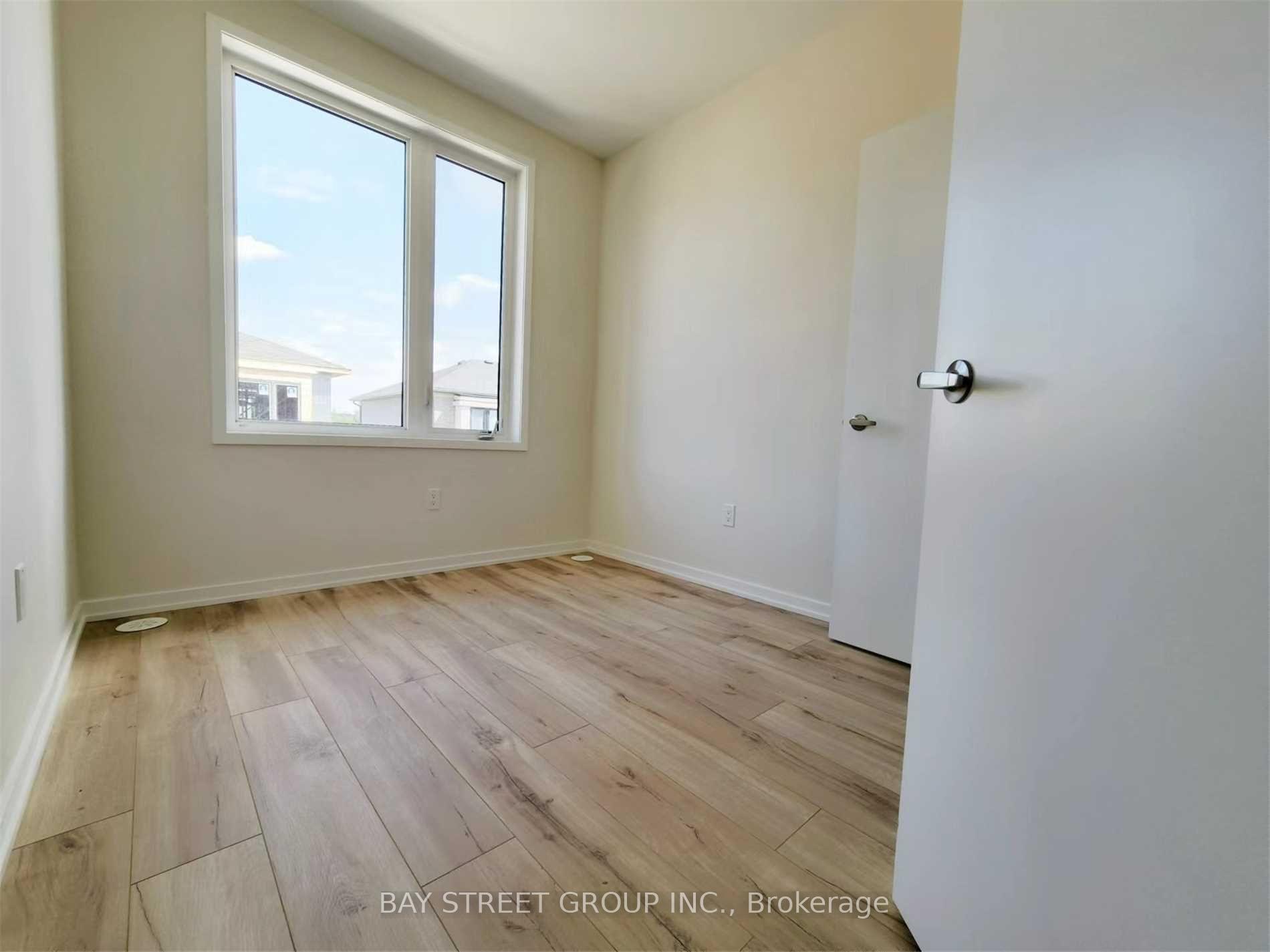 Photo 13 of 10 Origin Way, Vaughan, Patterson — HOMEH