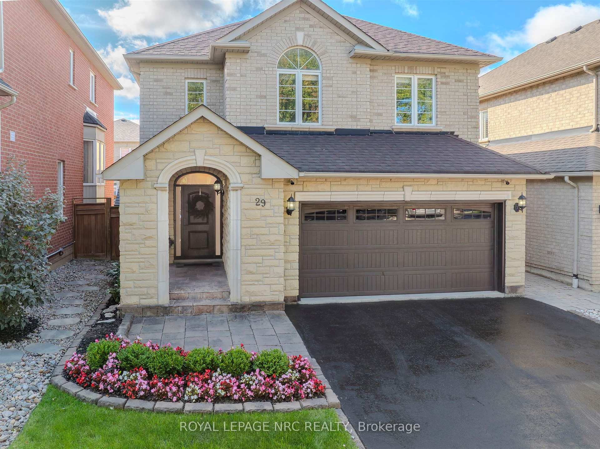 Photo 2 of 29 Grapevine Drive, Vaughan, Vellore Village — HOMEH