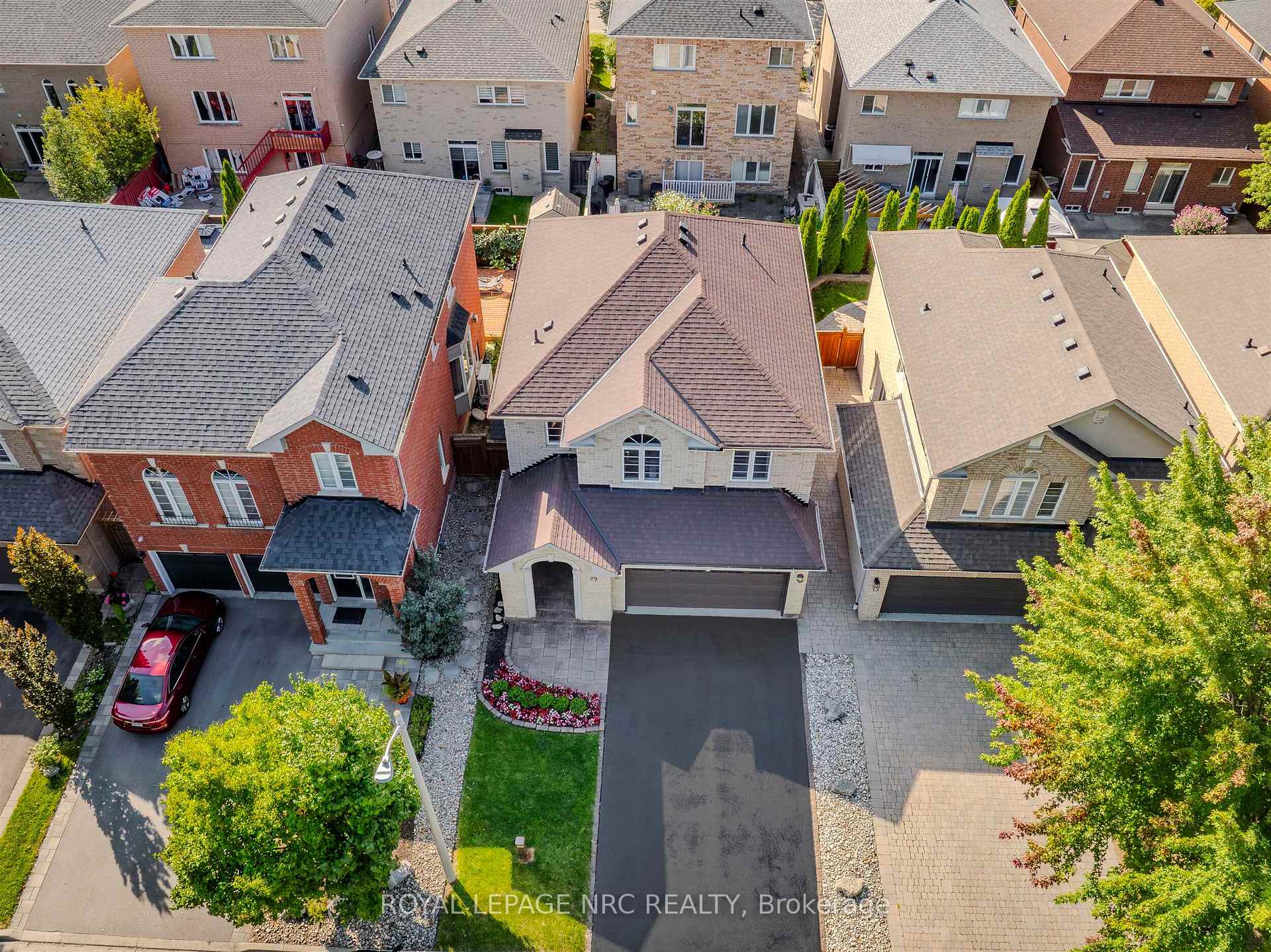 Photo 3 of 29 Grapevine Drive, Vaughan, Vellore Village — HOMEH