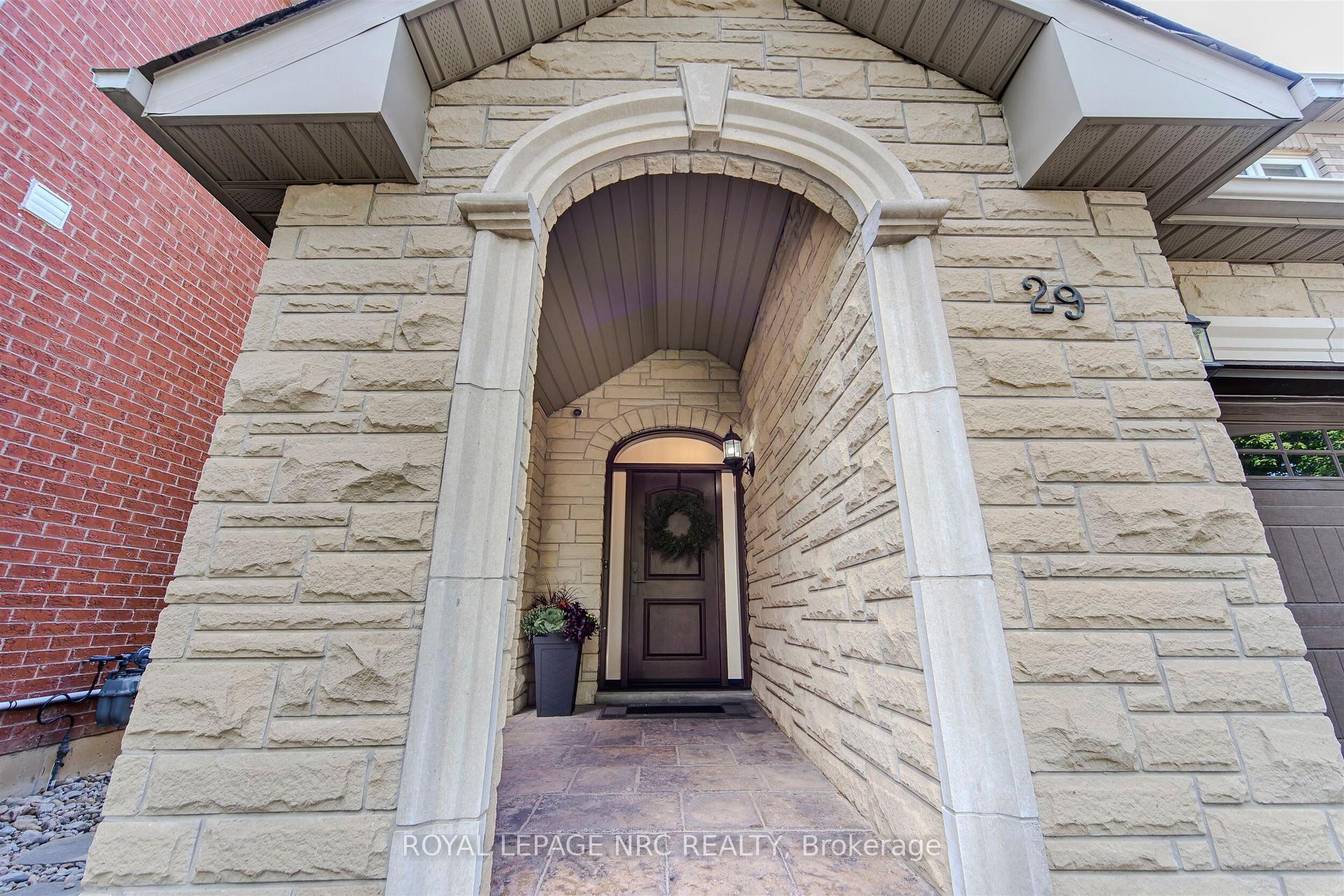 Photo 5 of 29 Grapevine Drive, Vaughan, Vellore Village — HOMEH