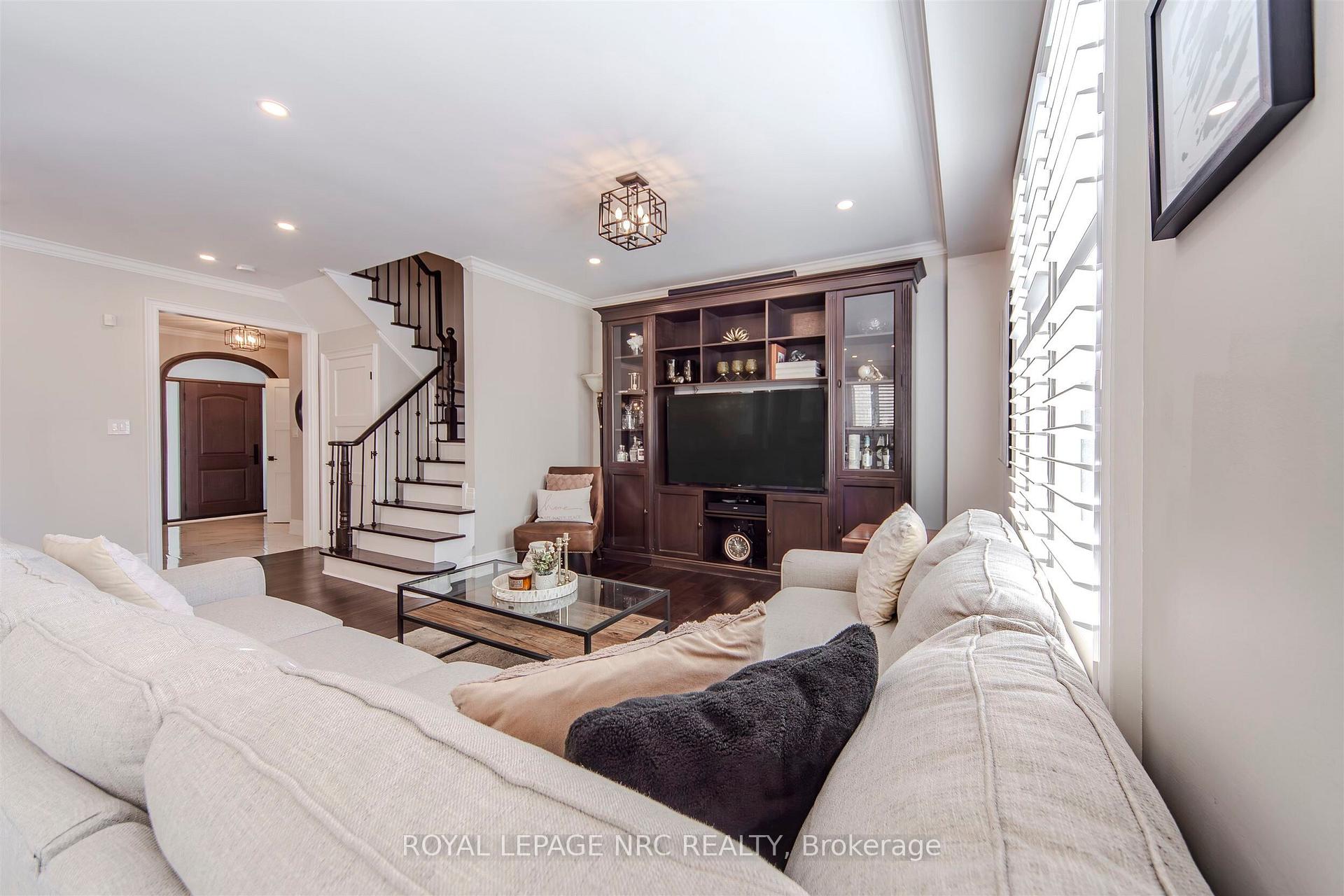 Photo 11 of 29 Grapevine Drive, Vaughan, Vellore Village — HOMEH