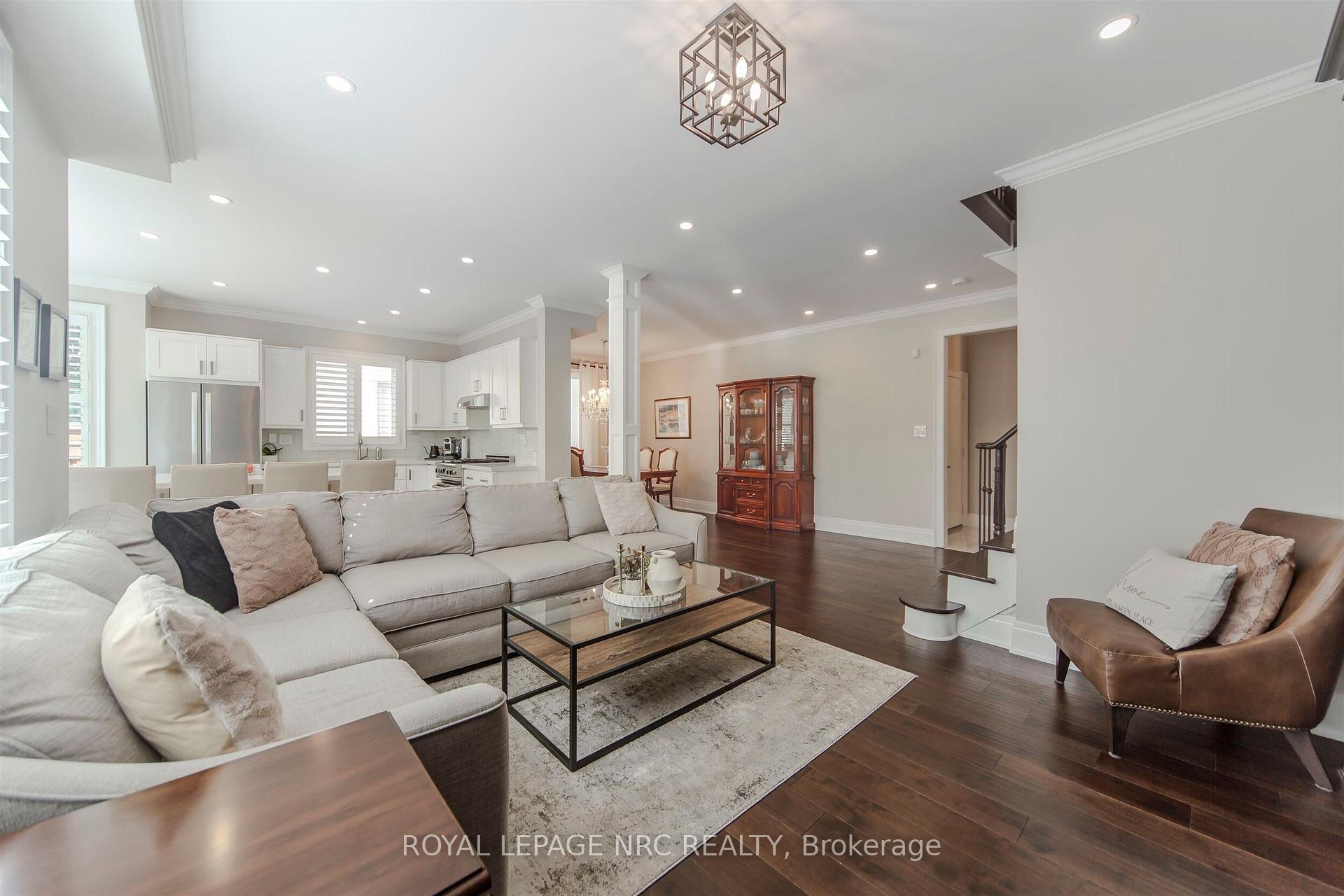 Photo 12 of 29 Grapevine Drive, Vaughan, Vellore Village — HOMEH