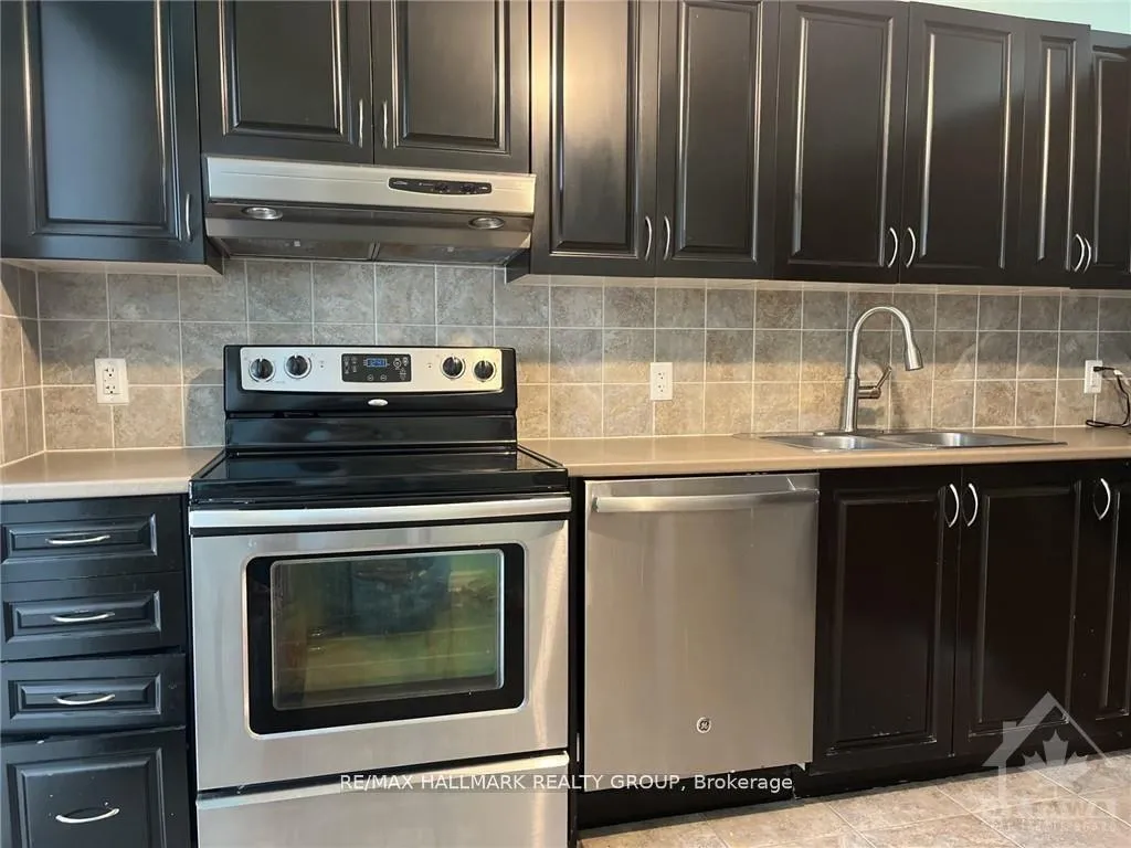 Photo 3 of 123 Garrity Crescent, Ottawa, Barrhaven - Strandherd — HOMEH