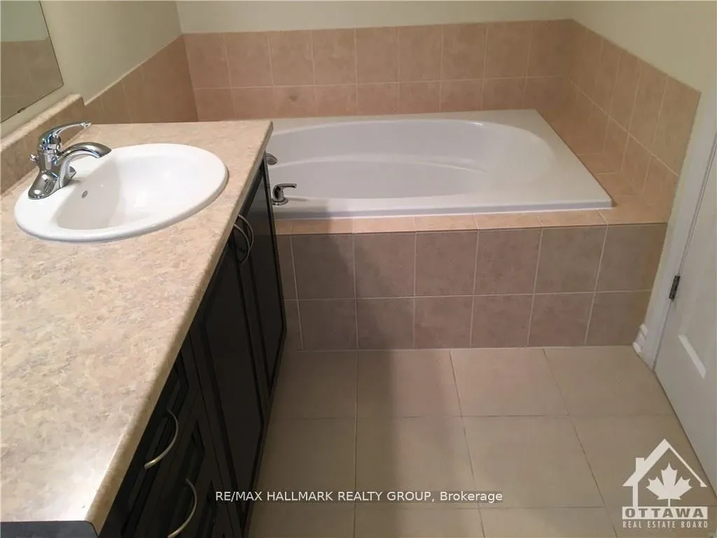 Photo 9 of 123 Garrity Crescent, Ottawa, Barrhaven - Strandherd — HOMEH
