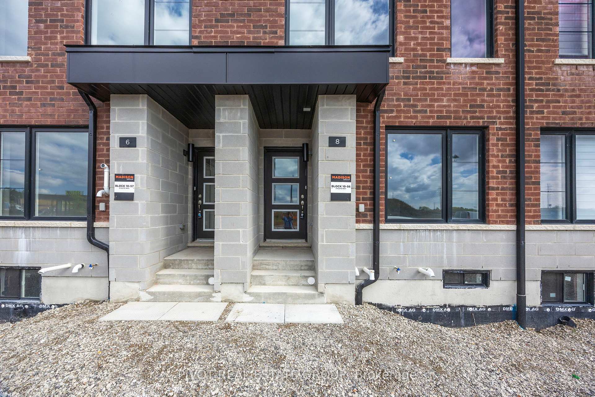 Photo 3 of 8 Pluto Way, Whitby, Brooklin — HOMEH