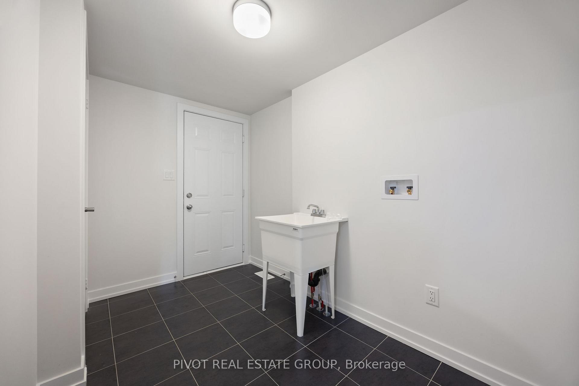 Photo 9 of 8 Pluto Way, Whitby, Brooklin — HOMEH