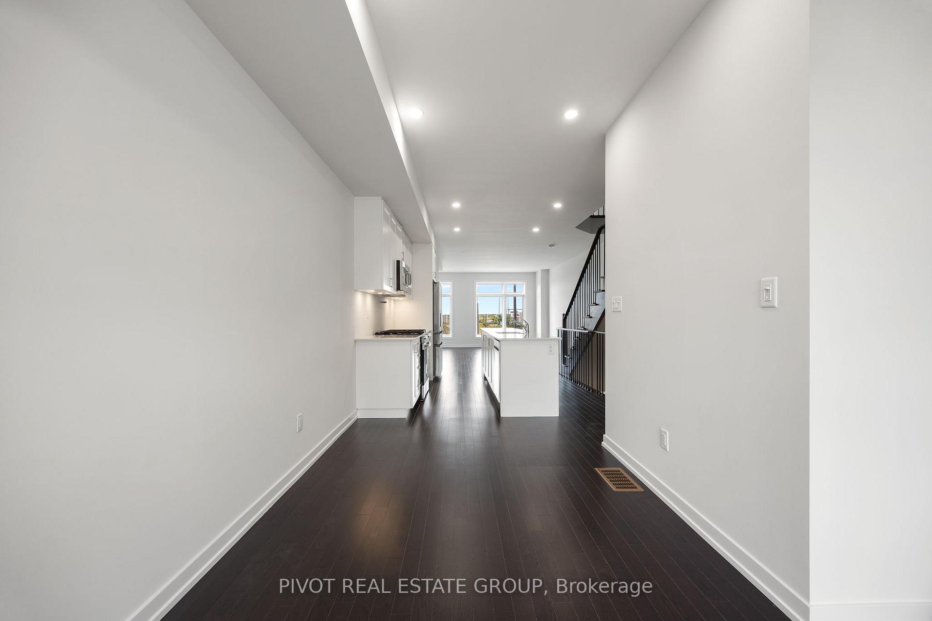 Photo 16 of 8 Pluto Way, Whitby, Brooklin — HOMEH