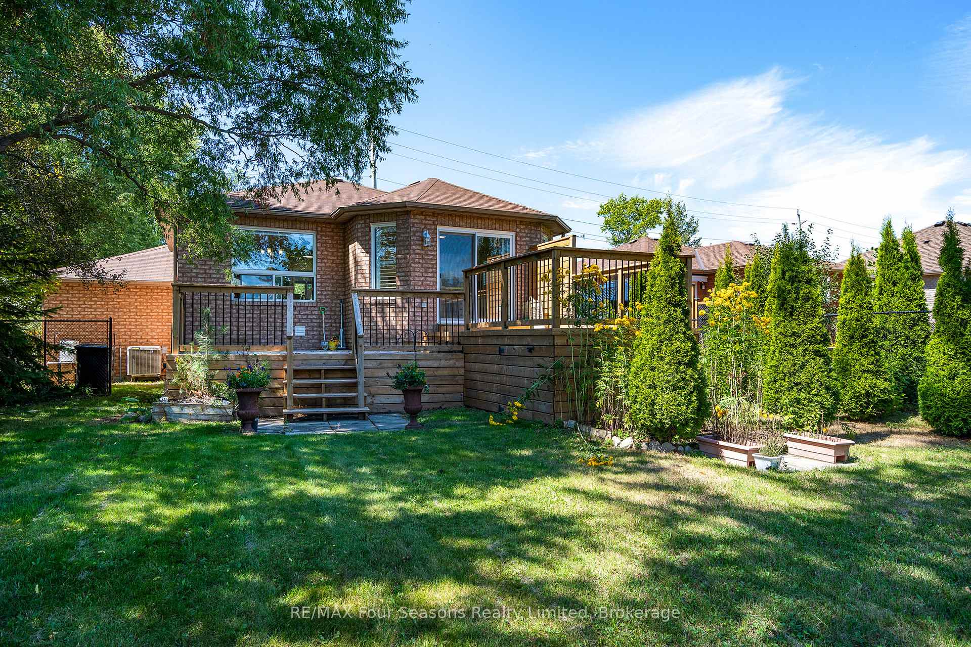 Photo 2 of 151 58th Street S, Wasaga Beach — HOMEH