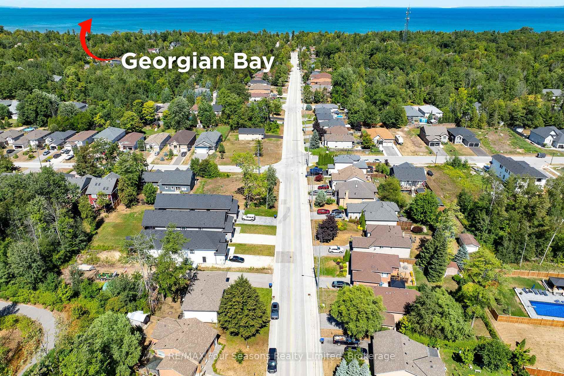 Photo 3 of 151 58th Street S, Wasaga Beach — HOMEH