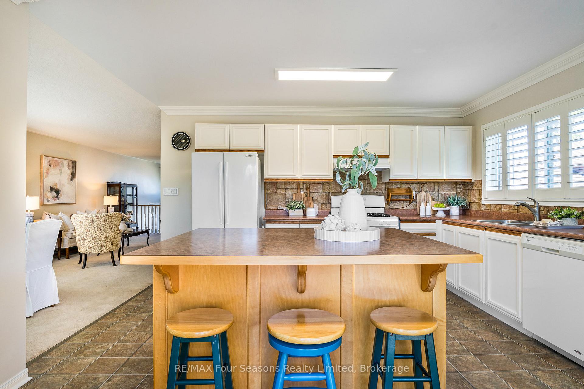 Photo 10 of 151 58th Street S, Wasaga Beach — HOMEH