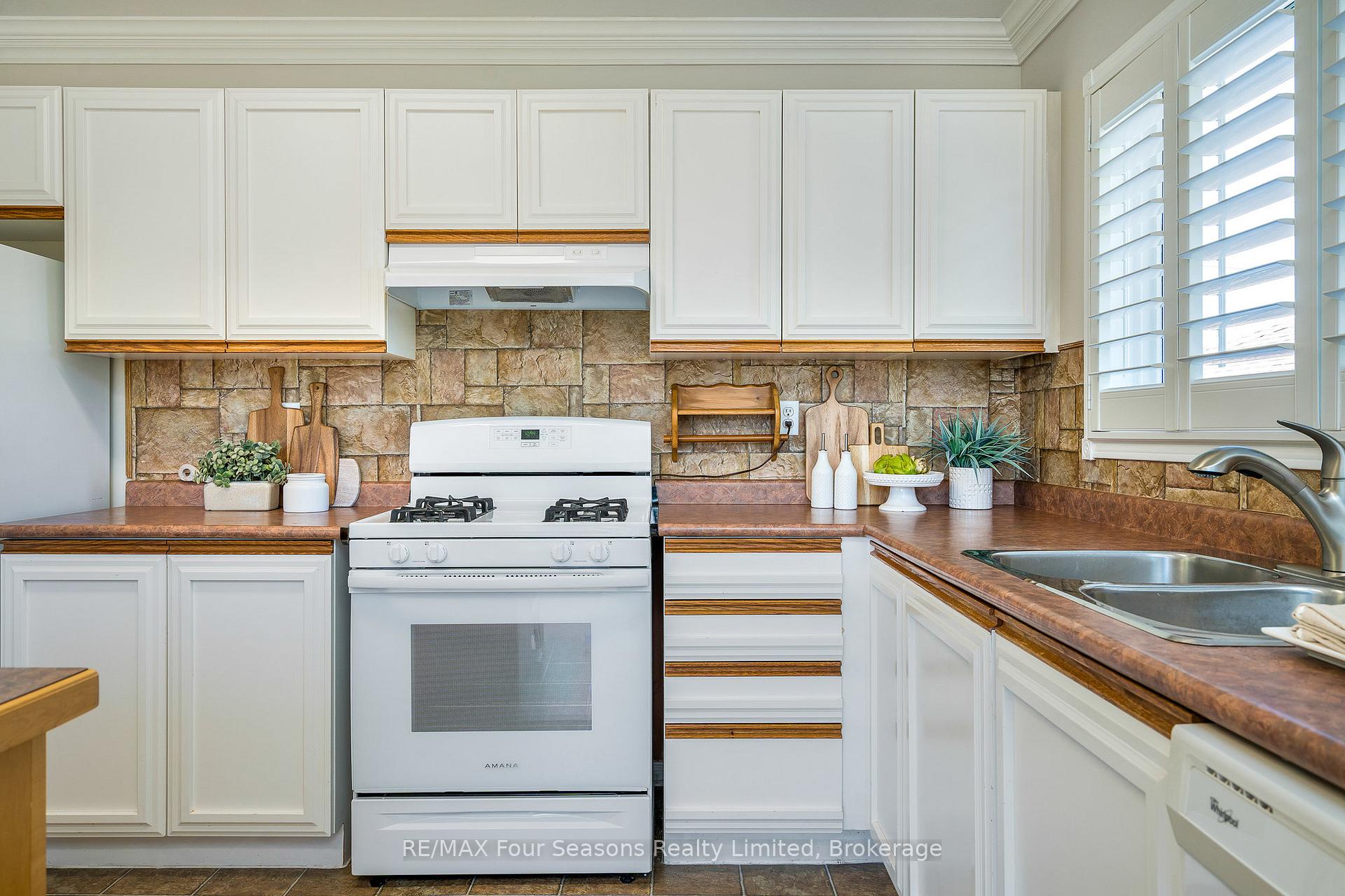 Photo 12 of 151 58th Street S, Wasaga Beach — HOMEH